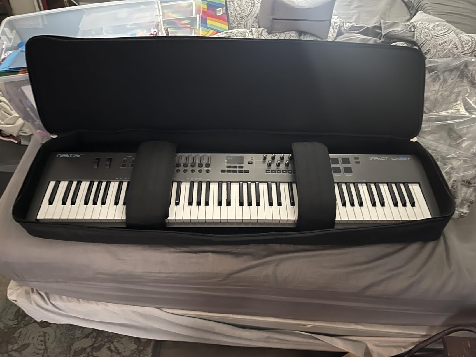 Gator Cases Padded Keyboard Gig Bag, Fits 61 Note Keyboards (GKB-61) customer photo 2