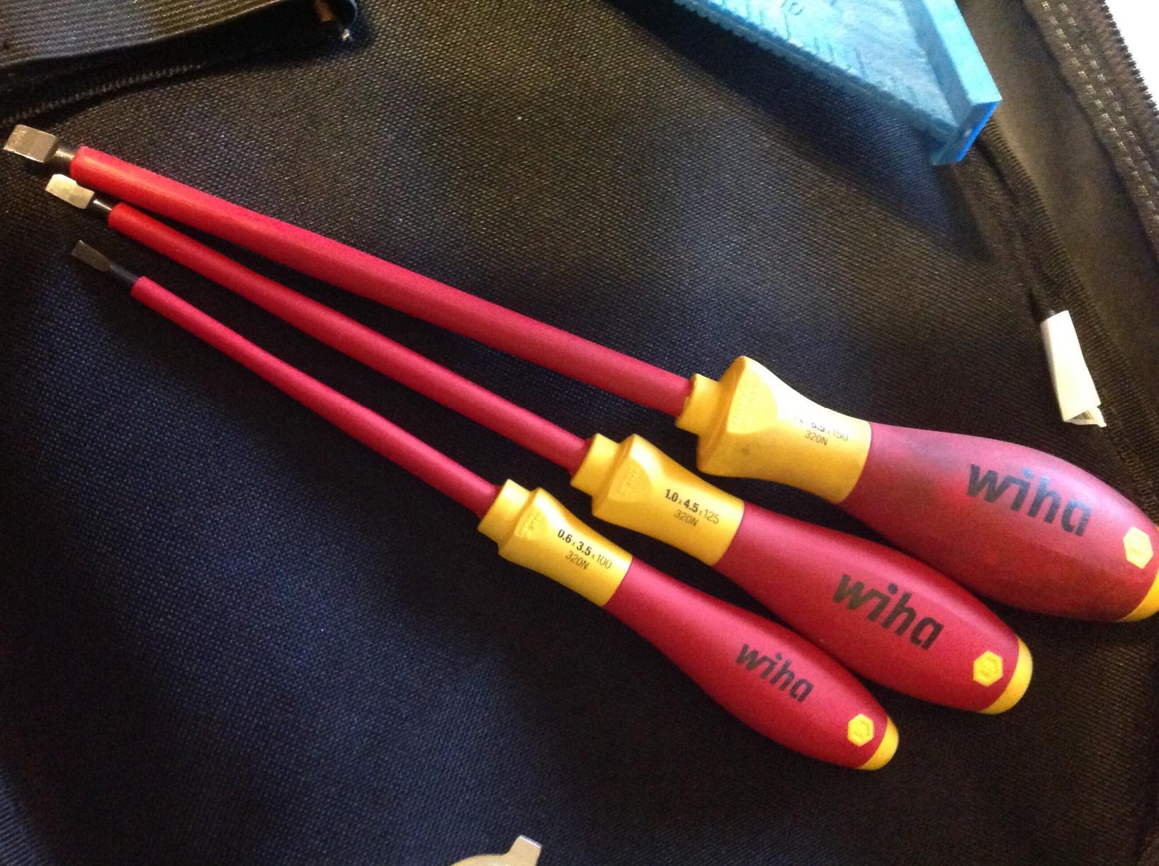 Wiha 32092 Slotted and Phillips Insulated Screwdriver Set, 1000 Volt, 5-Piece customer photo 1