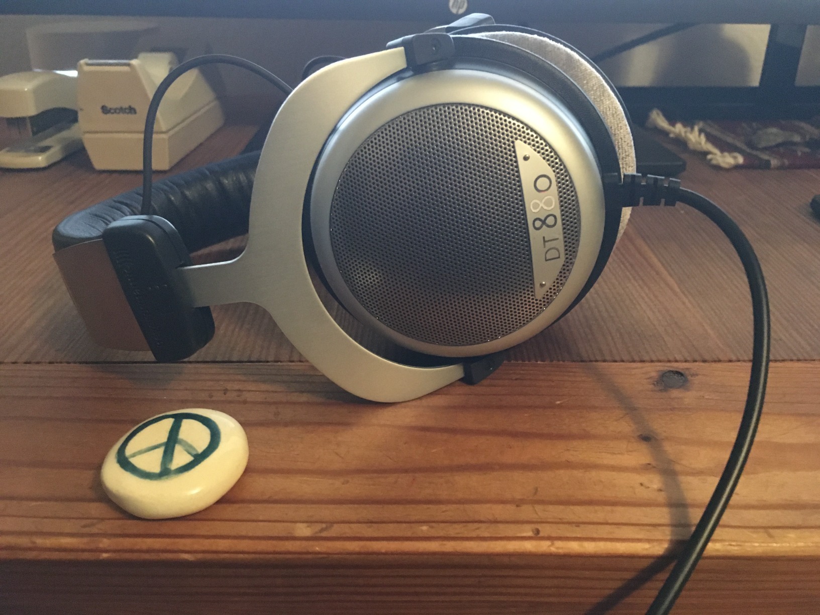beyerdynamic DT 880 Premium Edition 32 Ohm Over-Ear-Stereo Headphones, Semi-Open Design, Wired, high-end, for Tablet and Smartphone customer photo 1