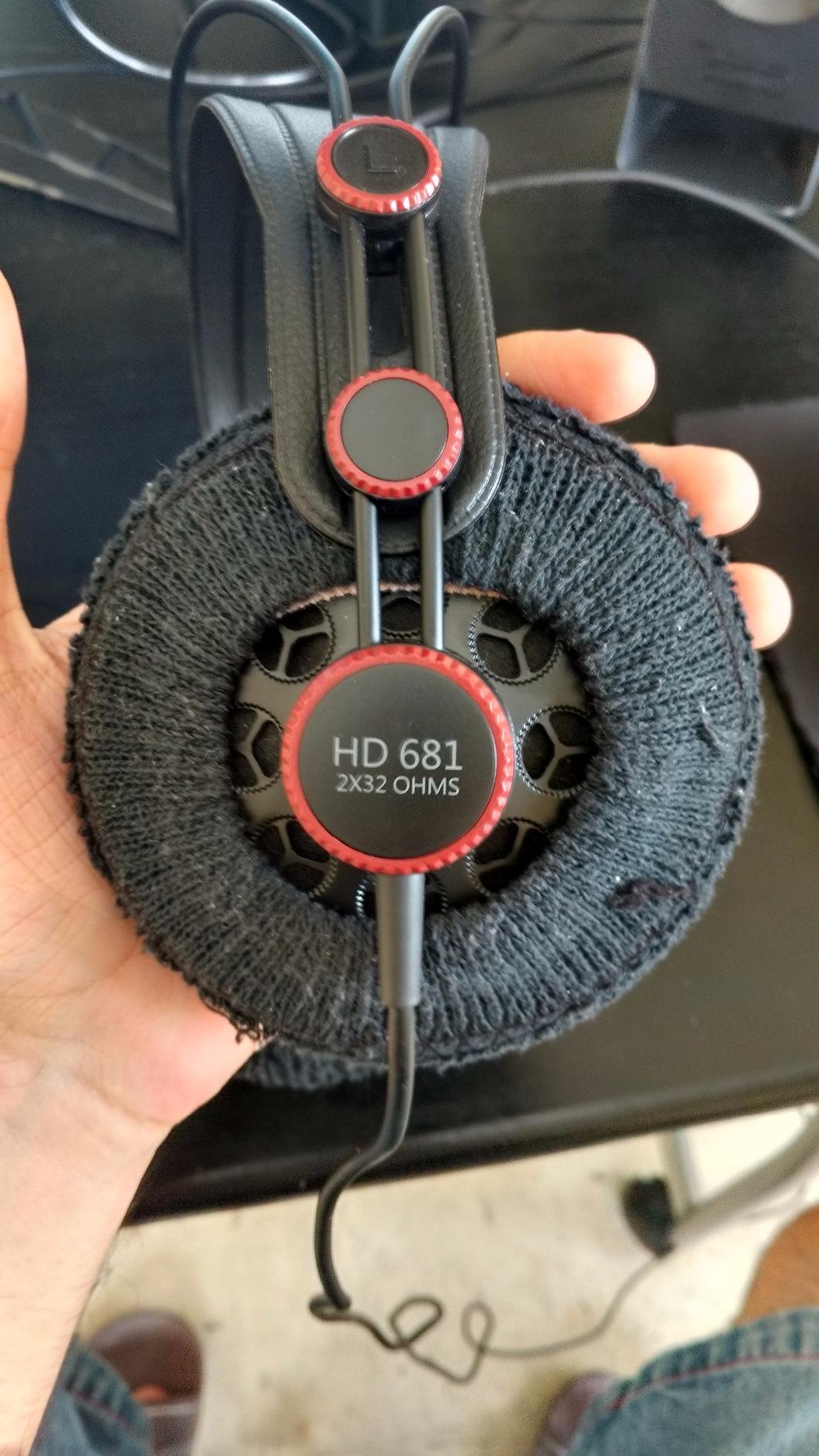 Superlux HD681 Semi-Open Studio Headphones, Wired Over-Ear with 50mm Neodymium Drivers, Single-Sided Cable, 10-30,000Hz, for Monitoring, Recording, Mixing, Podcast, Music, Black customer photo 2