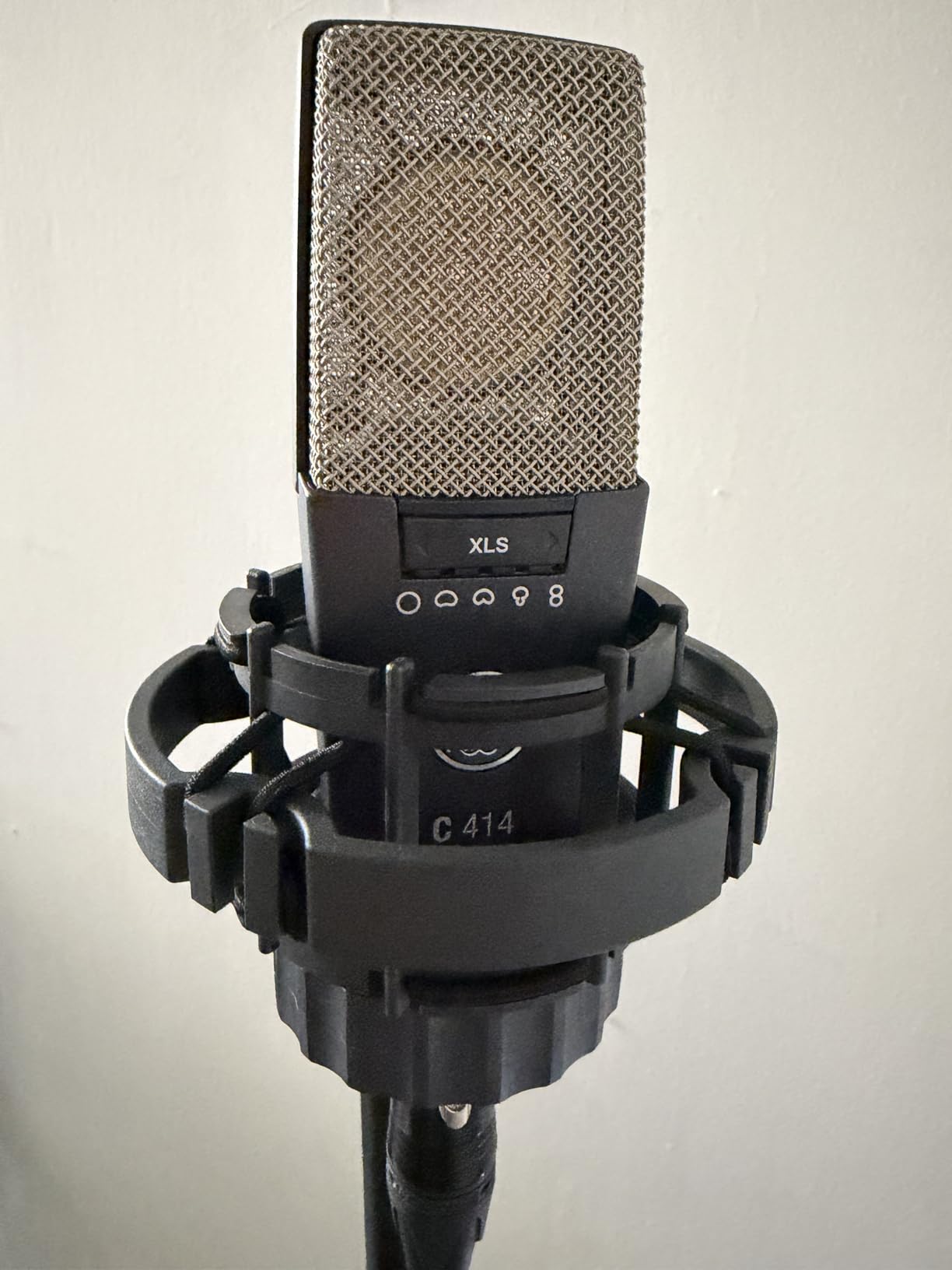 AKG Pro Audio C214 Professional Large-Diaphragm Condenser Microphone, Matched Pair, C214 Pair customer photo 1