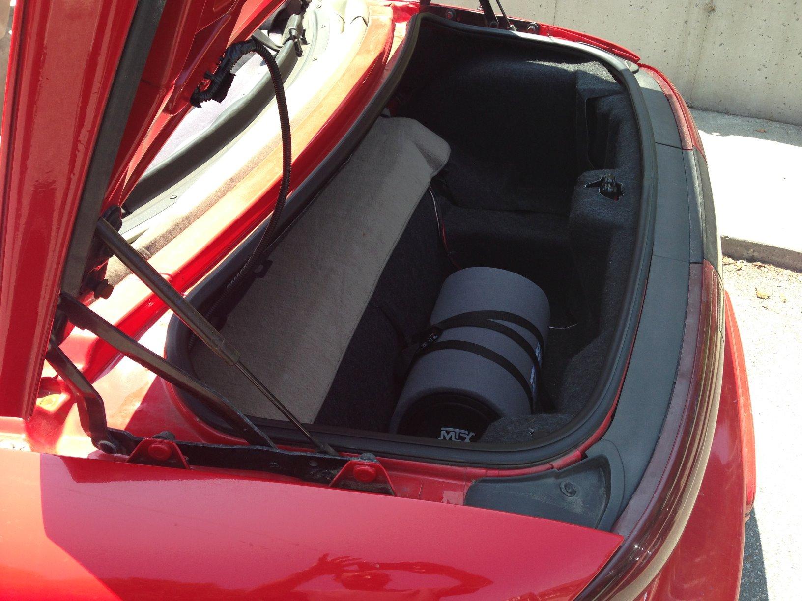 MTX Audio RT8PT 8 Inch 240 Watt Car Loaded Universal Powered High Performance Amplified Tube Box Vented Subwoofer Enclosure customer photo 1