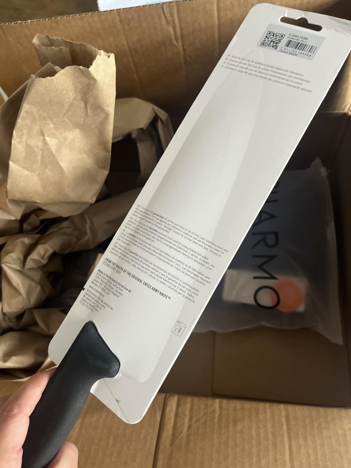 Victorinox Fibrox Pro Chef's Knife, 8 Inch, High Carbon Stainless Steel Blade, Non-Slip Fibrox Handle, Dishwasher Safe, Black customer photo 1