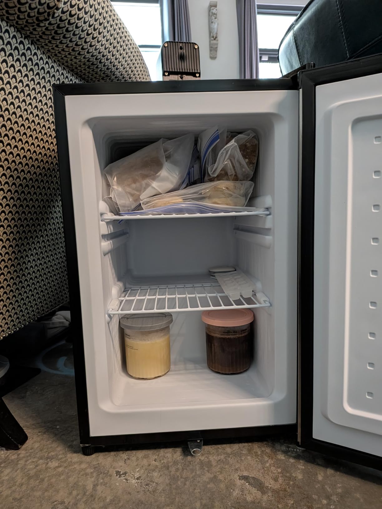 Whynter Upright Freezer with Lock, 2.1 Cu. Ft. Small Freezer Mini Freezer for Bedrooms, Dorms, Garages, Offices CUF-210SS, Stainless Steel Energy Star customer photo 1