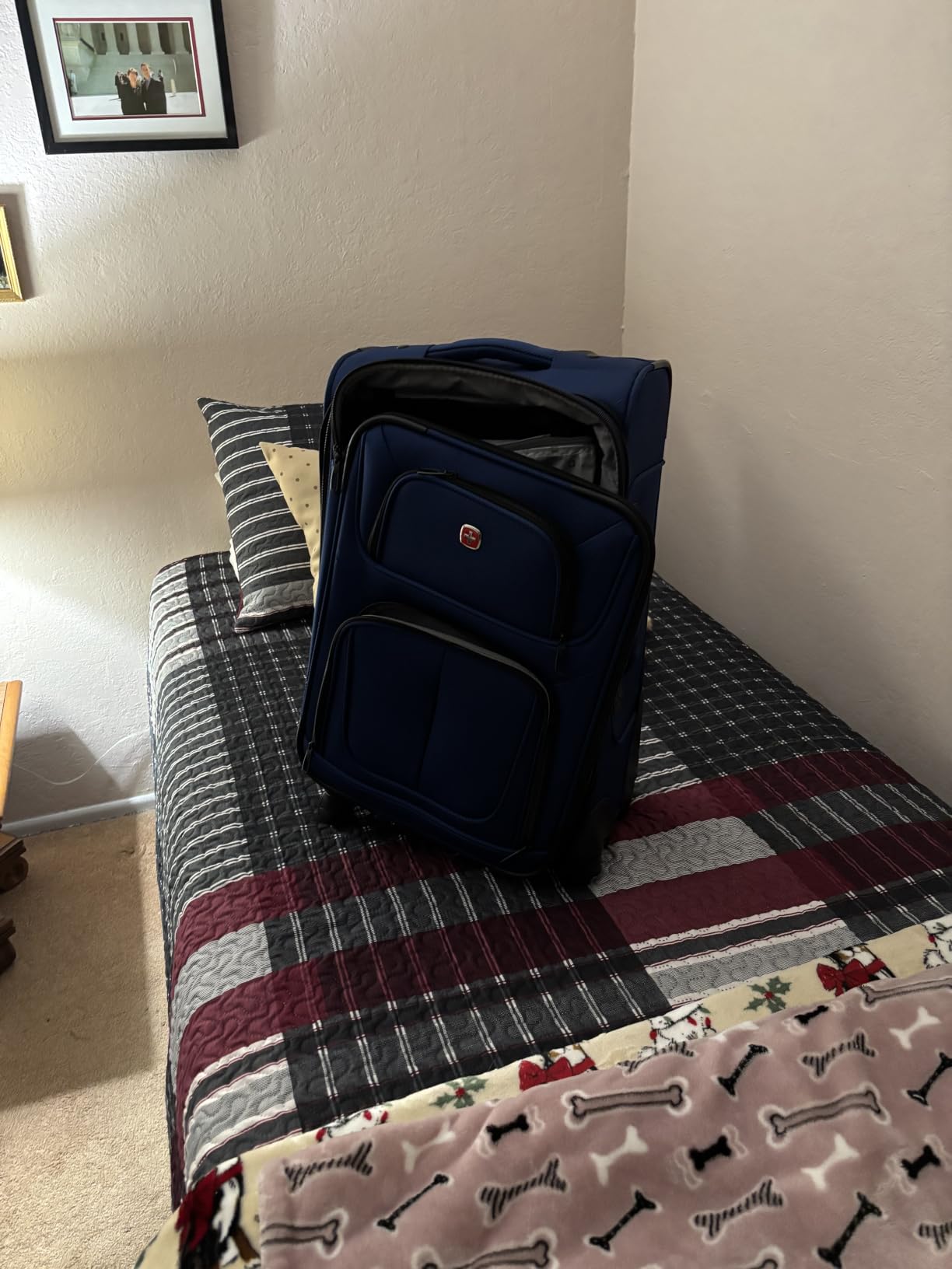 SWISSGEAR Sion Softside Expandable Spinner Luggage Durable Lightweight Travel Suitcase, Dark Grey, Checked-Large customer photo 2