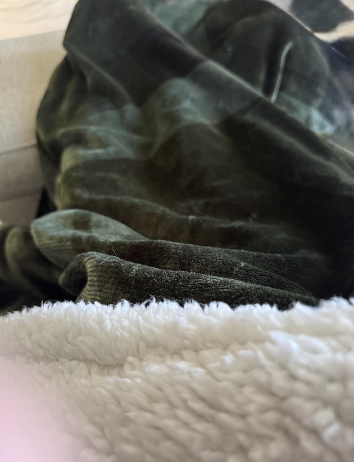 Eddie Bauer Throw Blanket, Ultra-Soft Plush Blanket with Faux Shearling Popcorn Fleece Reverse, Oversized Bedding for Couch or Bed (New Castle Red, 50