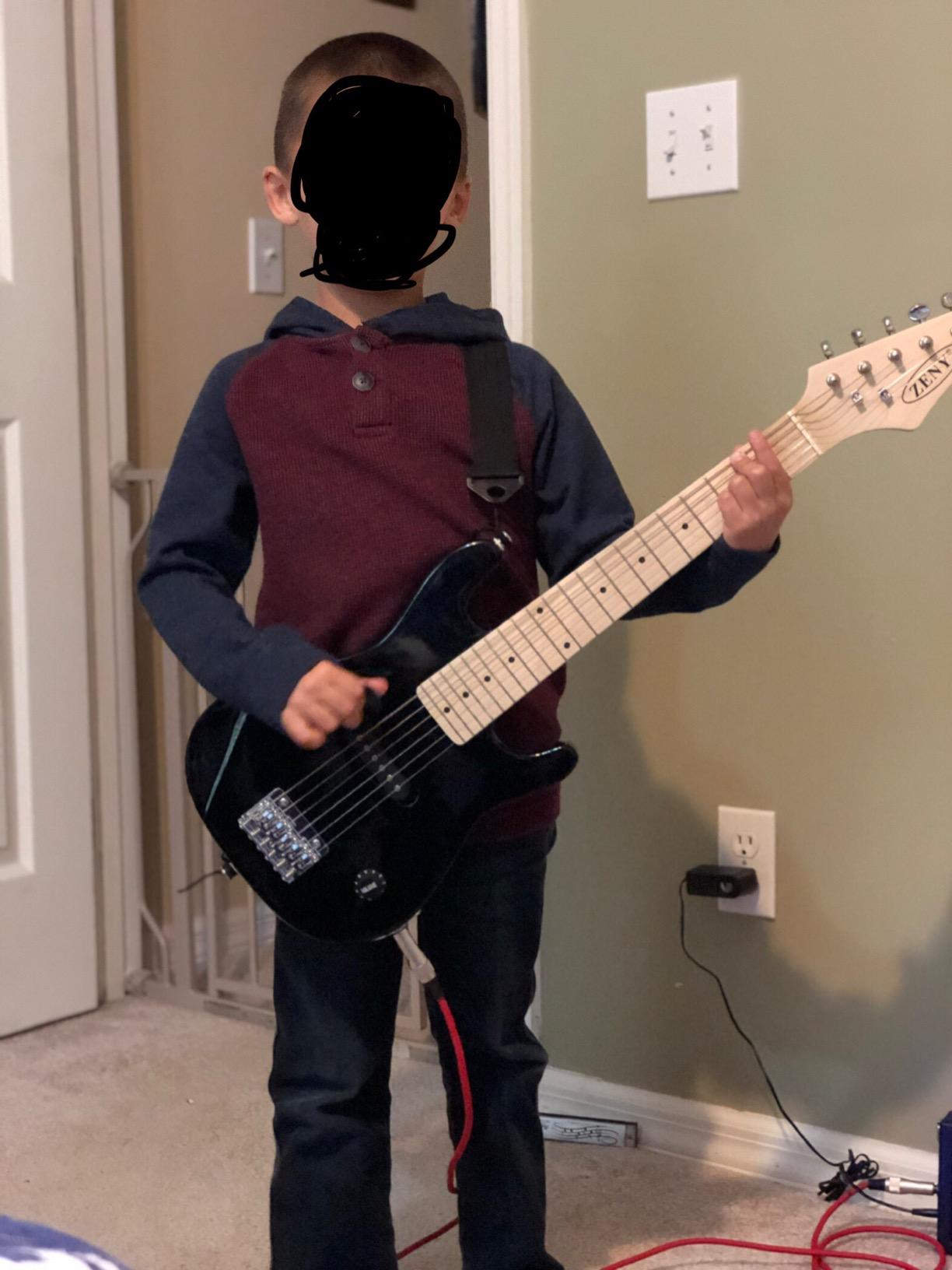 30 Inch Electric Guitar, Starter Kit for Kids with 5W Amplifier,Picks, Gig Bag, Shoulder Strap, Cable & Accessory Kit,Solid Wood Body, Black customer photo 1