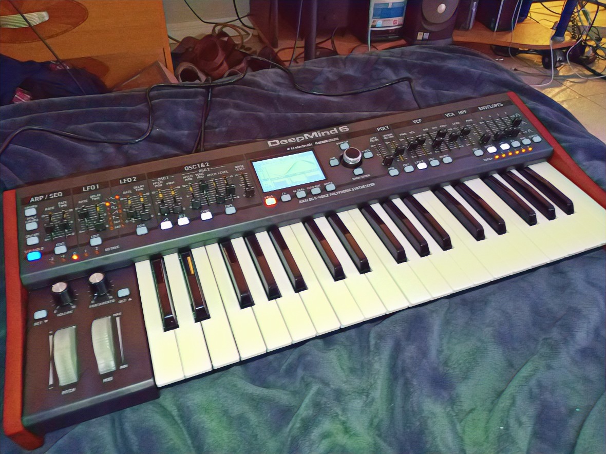 Behringer DEEPMIND 6 6-Voice Polyphonic Analog Synthesizer customer photo 1