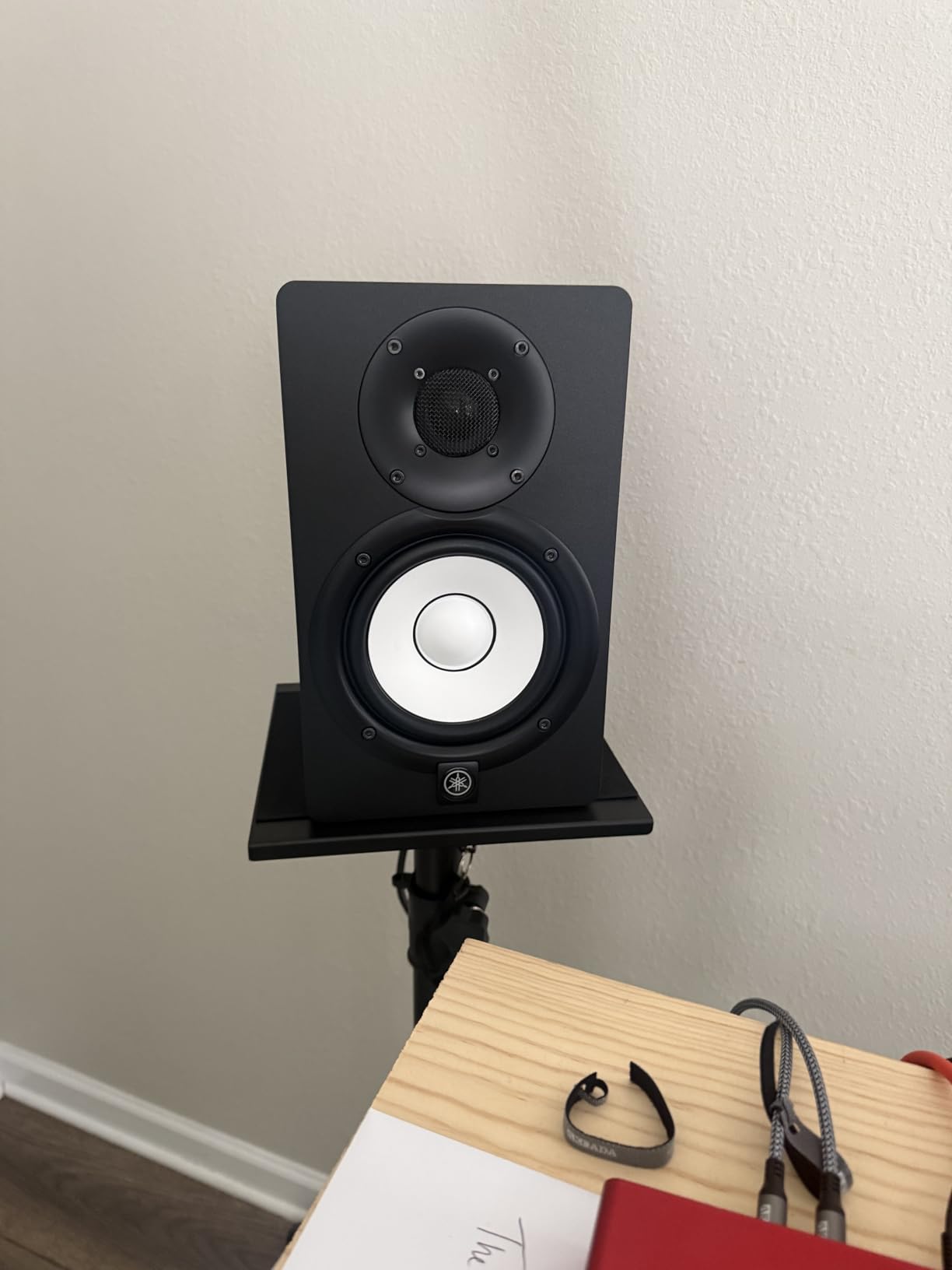 Pyle Adjustable Speaker Stand Pair - Dual Studio Monitor Tripod with Metal Base, Anti-Slip Speaker Pads, Height Adjustment from 34 to 53 inch - Ideal for Home, Studio, and DJ Use, 90 lbs Weight Capacity customer photo 2