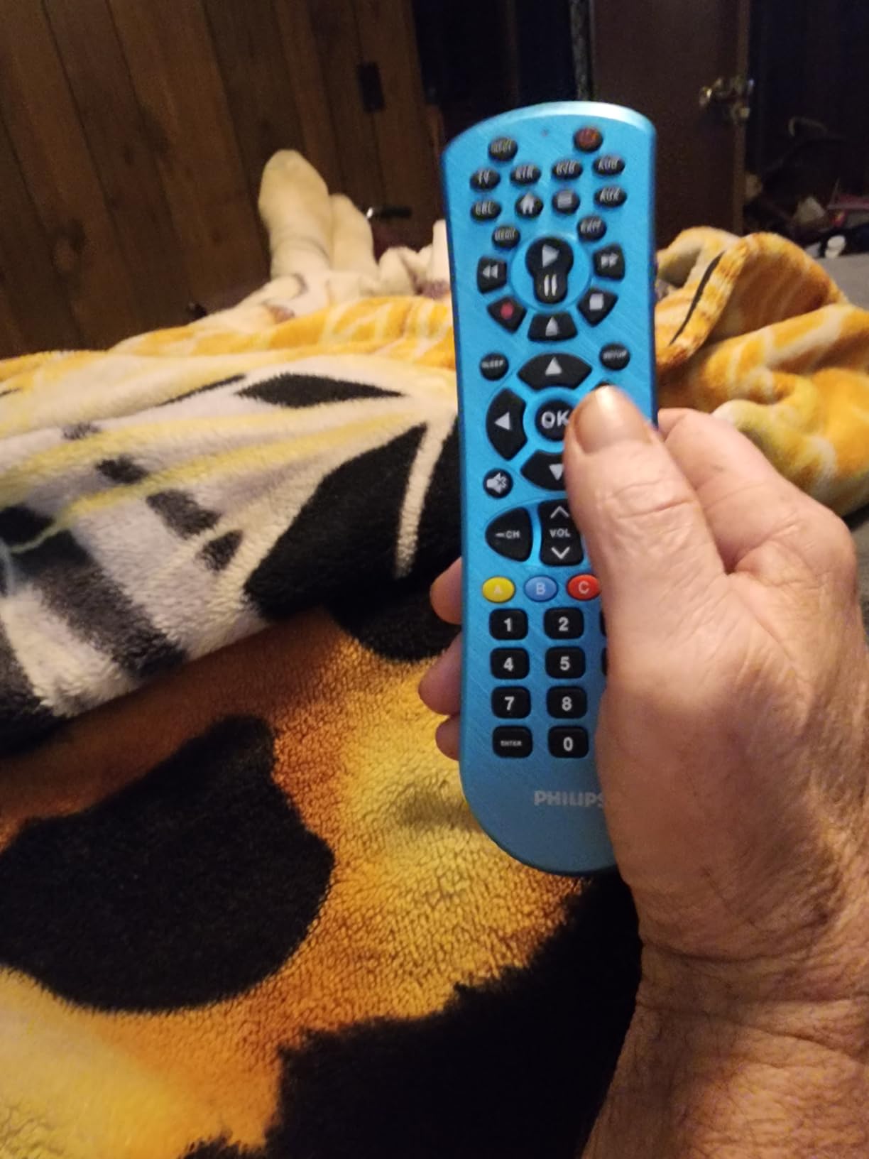 Philips Universal Remote Control for Samsung, Vizio, LG, Sony, Sharp, Roku, Apple TV, RCA, Panasonic, Smart TVs, Streaming Players, Blu-ray, DVD, Simple Setup, 4-Device, Black, SRP9243B/27 customer photo 2