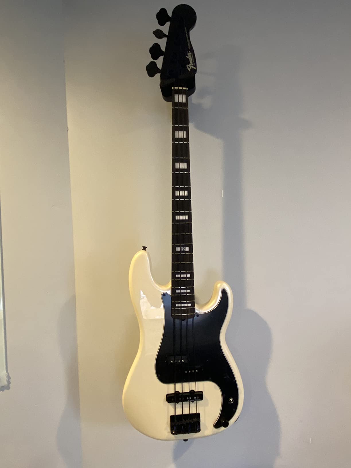 Fender Duff McKagan Deluxe Precision Bass, White Pearl, Rosewood Fingerboard customer photo 2