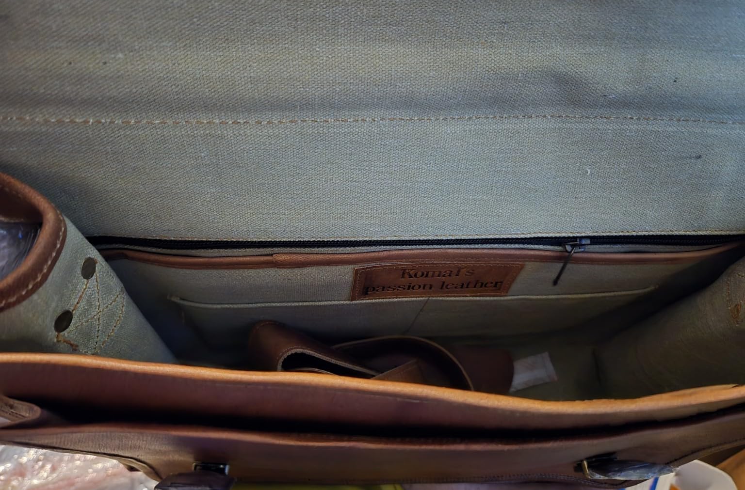 Leather Messenger Bag for Men and Women 18 inch Large Vintage Leather Briefcase Laptop Shoulder Bag Unisex Crossbody Messenger Satchel for Office, Business, Work, Travel customer photo 2