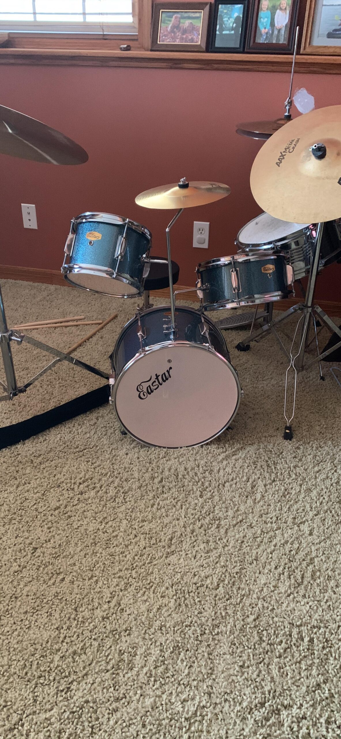 Eastar Drum Set 14 inch for Beginners, 3 Piece Junior Drum Kit with Bass Tom Snare Drum, Adjustable Throne, Cymbal, Pedal & Two Pairs of Drumsticks, Metallic Purple customer photo 1