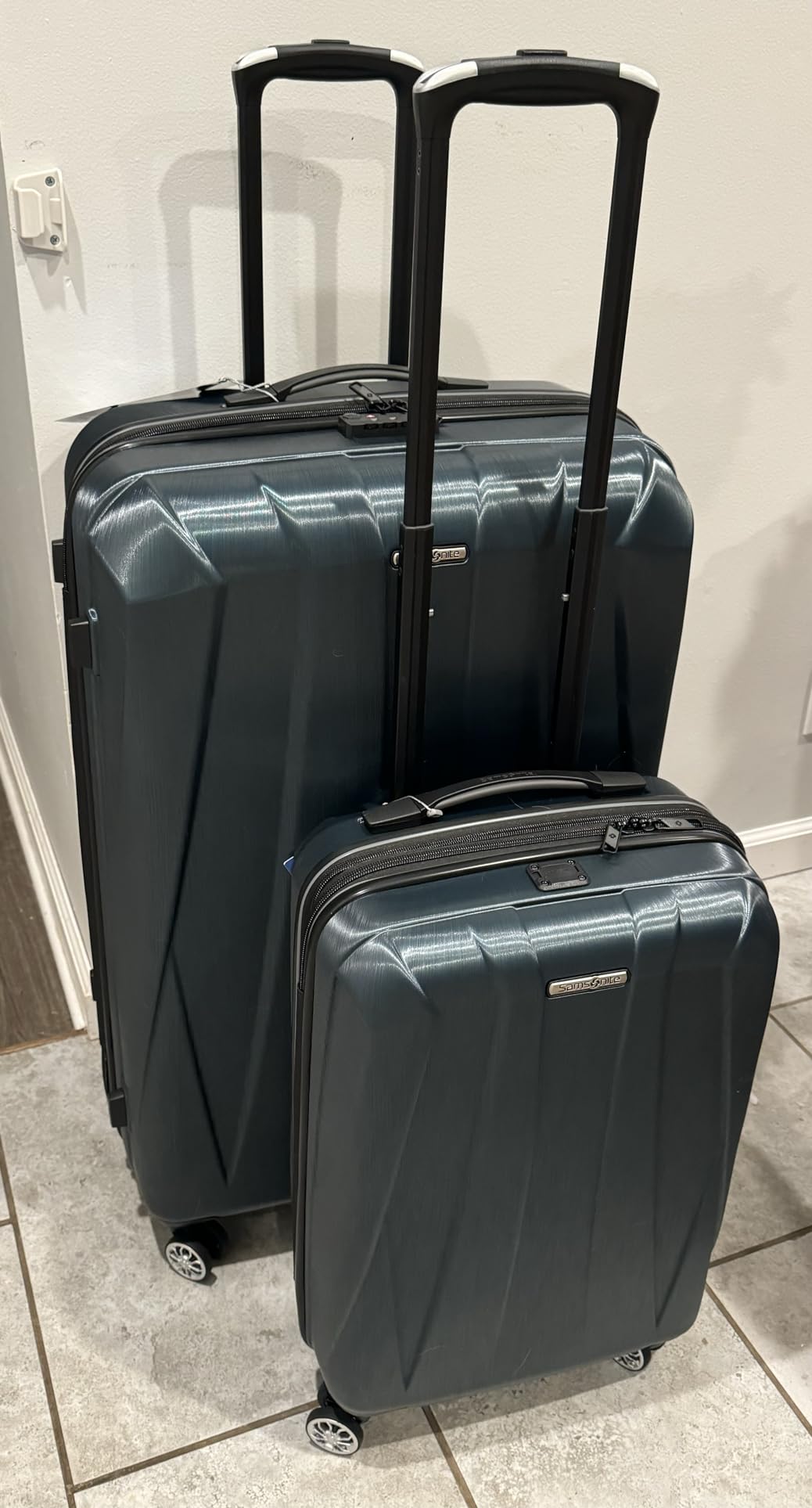 Samsonite Centric 2 Hardside Expandable Luggage with Spinner Wheels, Caribbean Blue, Carry-On 20-Inch customer photo 2