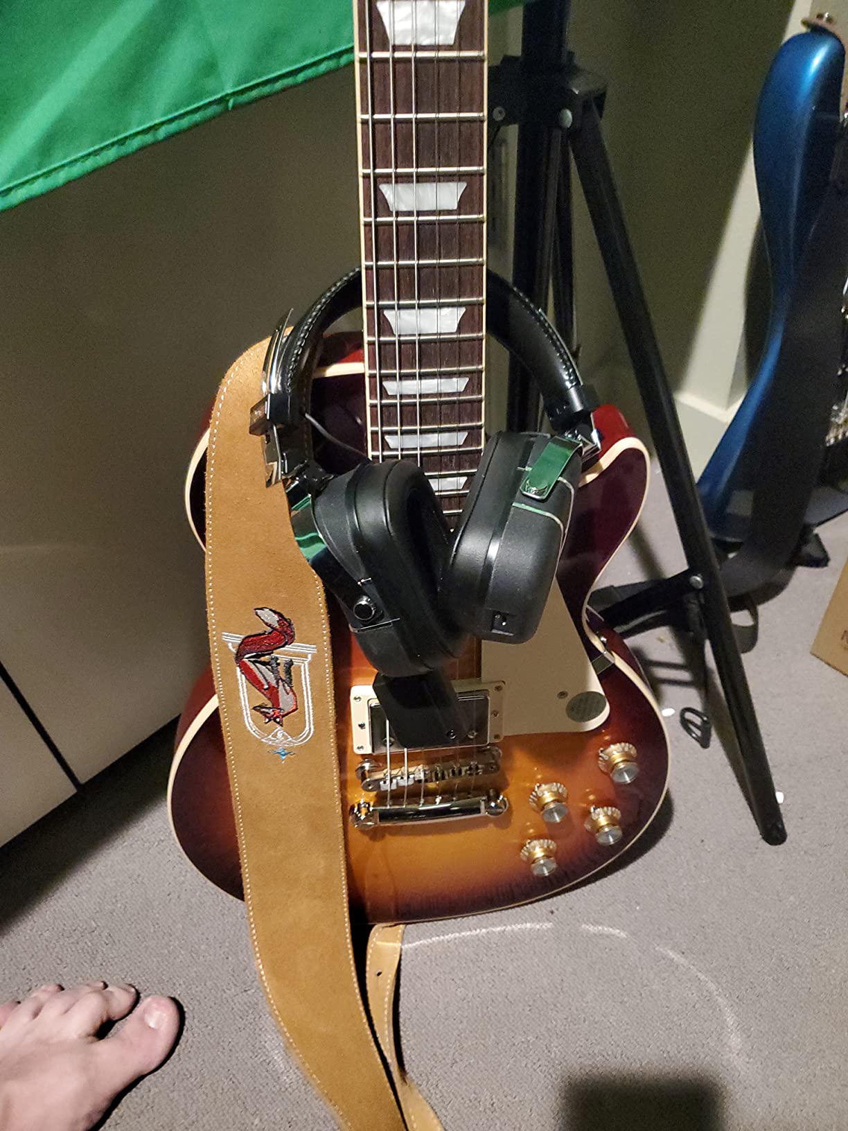 BOSS Waza-Air Over-Ear Guitar Sound System | Wireless Connectivity | Premium Amp & Effect Tones | Advanced Spatial Technology | Integrated Gyro Sensor | Companion App-Based Editor customer photo 2