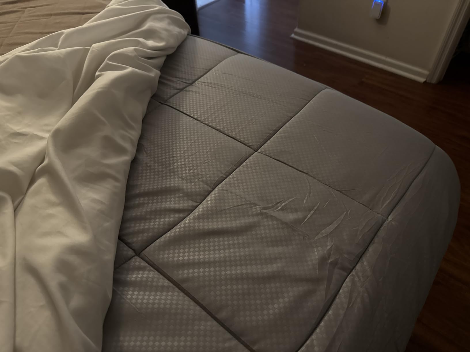 MATBEBY King Size Mattress Pad - Cooling Breathable Mattress Topper, Quilted Fitted Mattress Protector, Pillow Top Mattress Cover with 8-21 Deep Pocket, Soft, Machine Washable customer photo 2