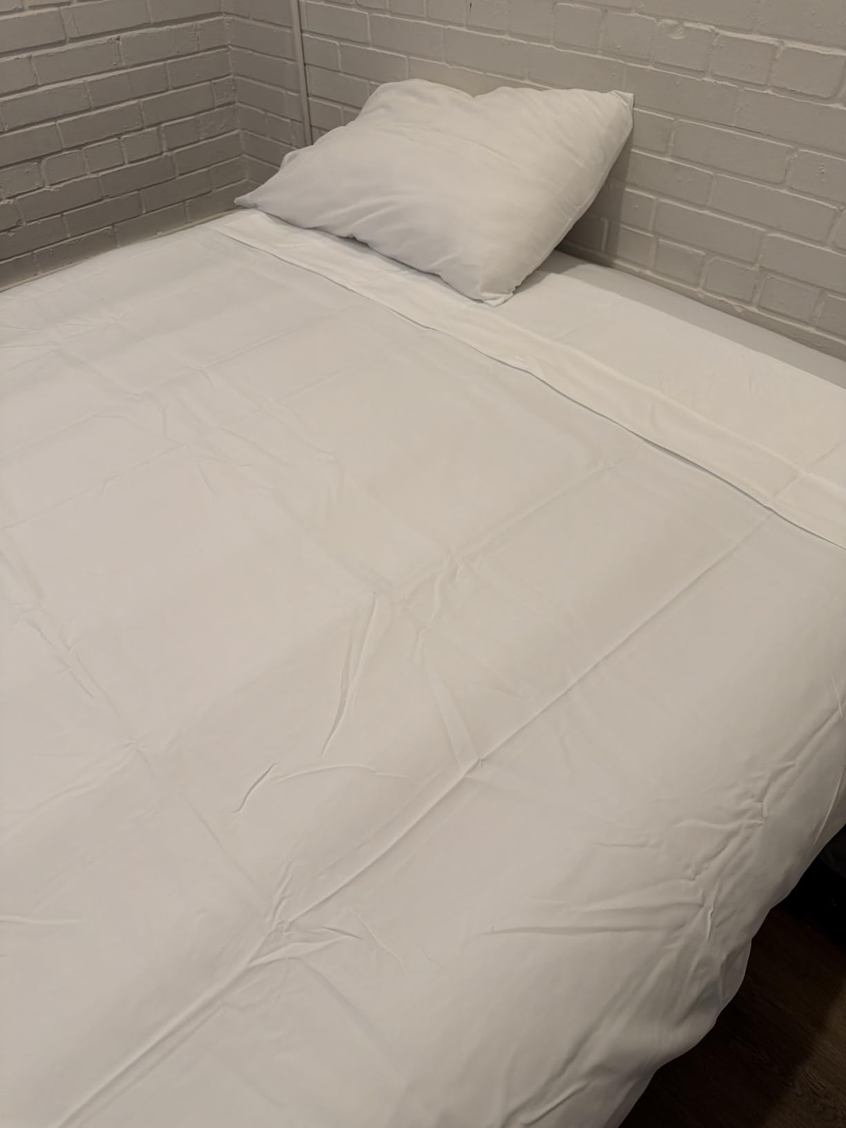 UGG Hedi King Sheet Set 4-Piece Luxury Cooling Sheets Deep Pockets Premium Bedding with 2 Pillow Shams Hypoallergenic Machine Washable Soft Lightweight Bed Set for Bedroom, King, Mineral Green customer photo 1