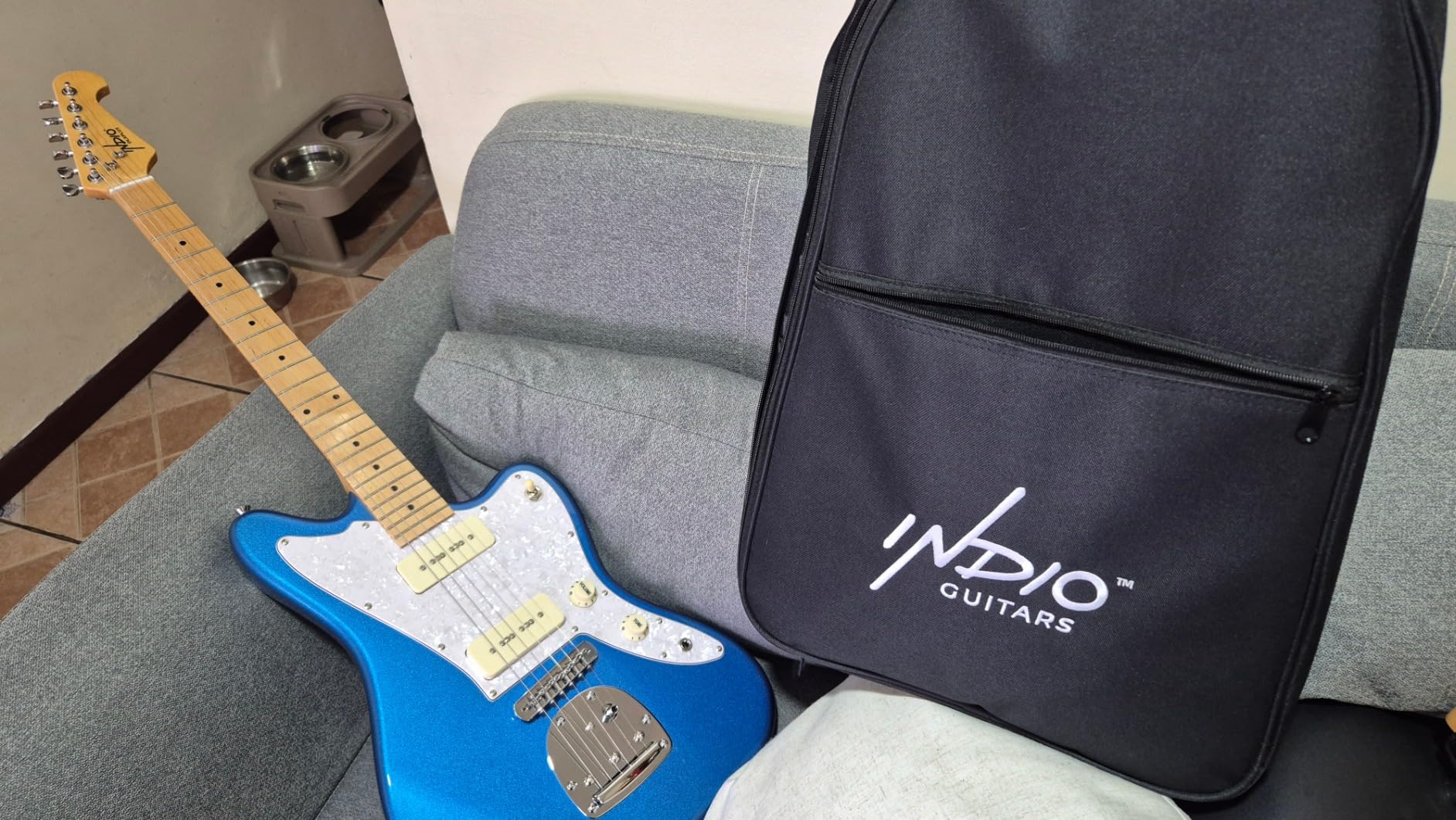 Monoprice Indio Series Offset DLX Plus Alder Electric Guitar - Right Handed, With Gig Bag, Natural, OS40 customer photo 1