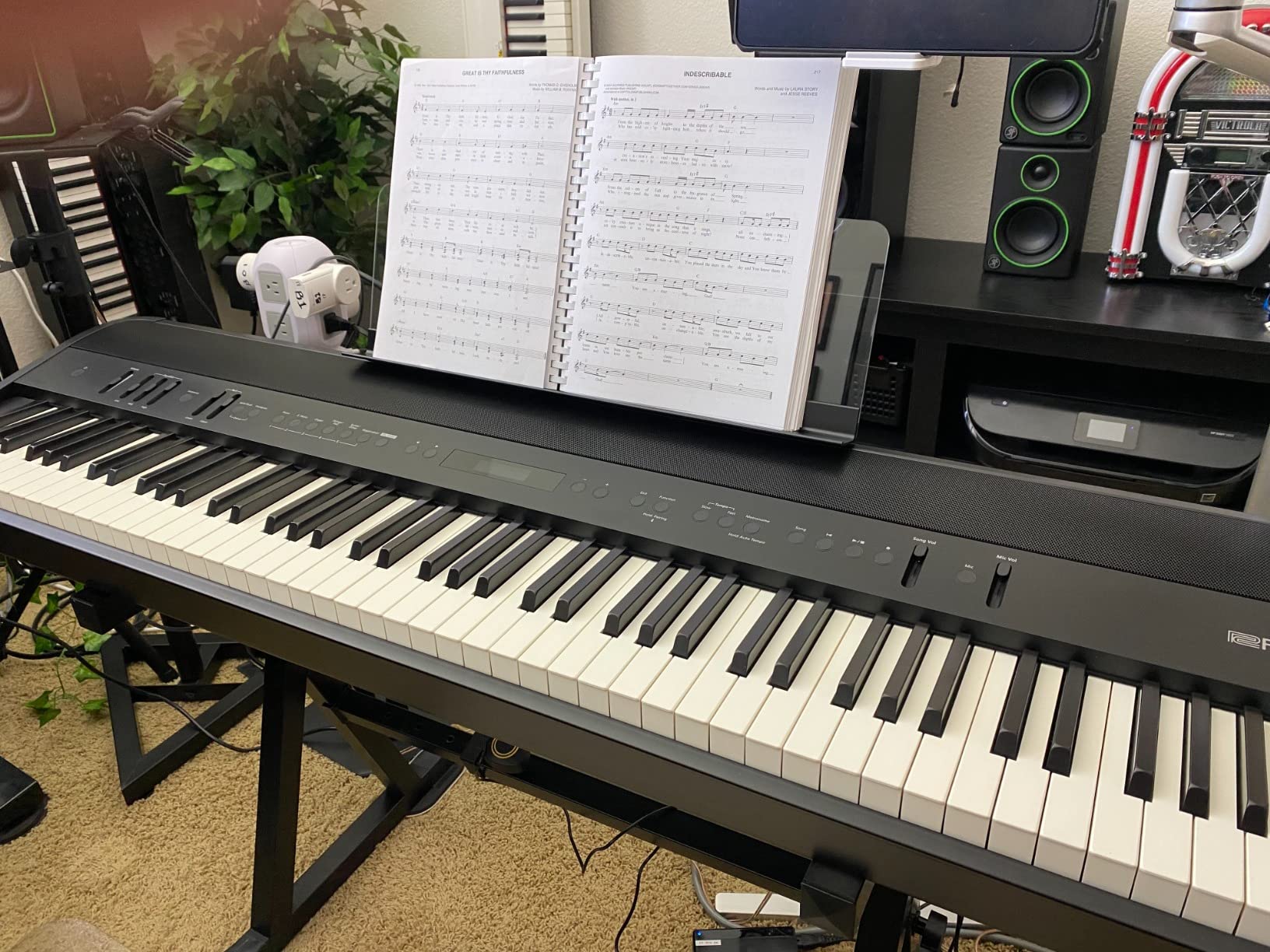 Roland FP-90X Flagship Portable 88-Note Digital Piano with Immersive 4 Speaker System, Bluetooth and MIDI Connectivity customer photo 1