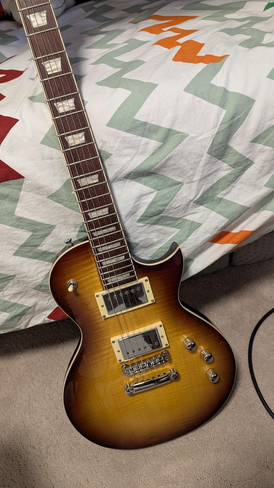 IYV-ILP-400 Solid Body Electric Guitar Cherry Sunburst (IYV) customer photo 1