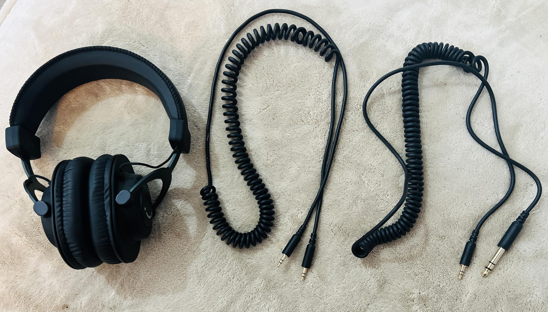 FIFINE Studio Monitor Headphones for Recording, Wired Headphones with 50mm Driver, Over Ear Headset with Detachable Cables 3.5mm or 6.35mm Jack, Black, on PC/Mixer/Amplifier-H8 customer photo 2