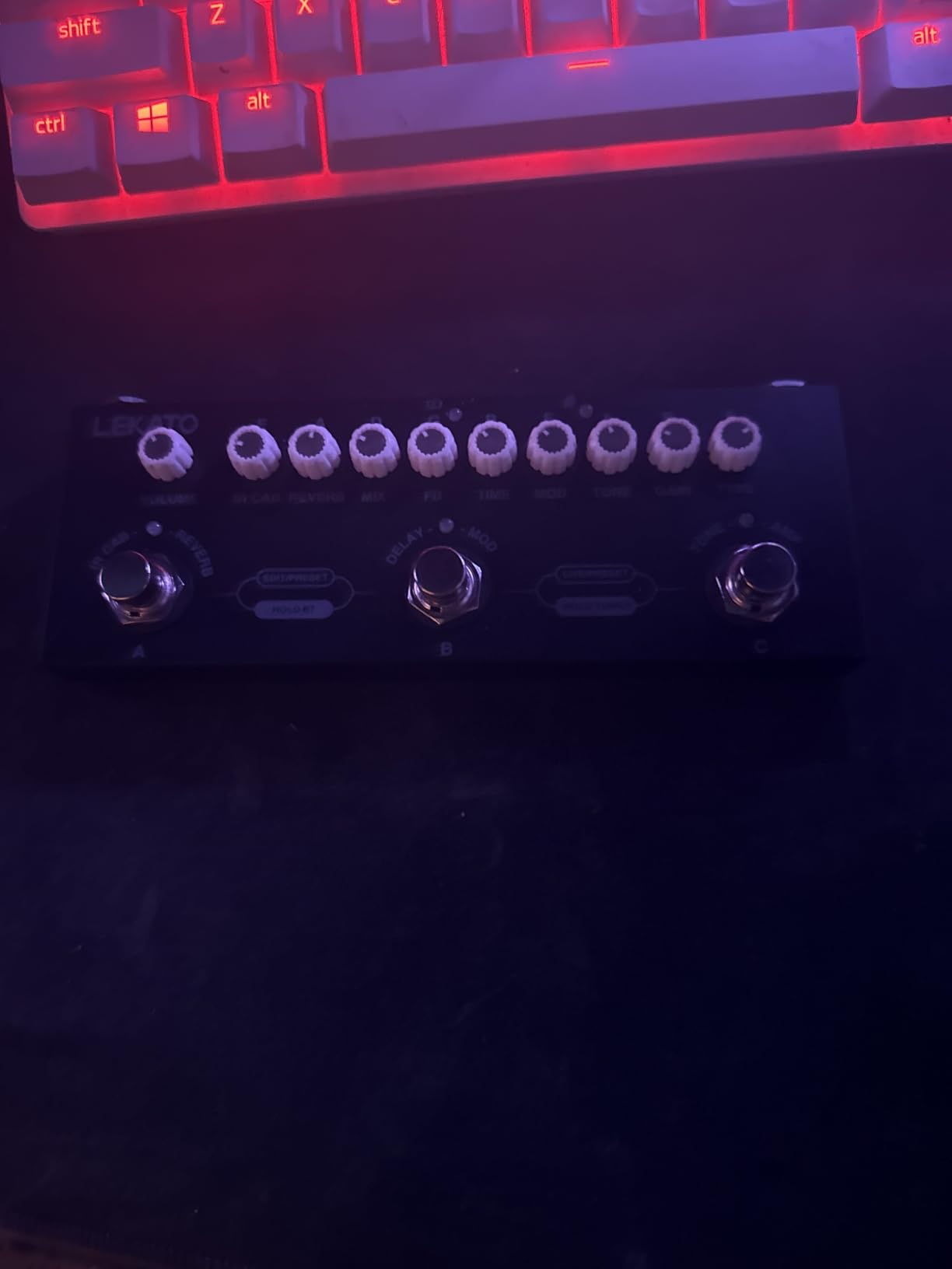 LEKATO Bass Multi Effects Pedal, Guitar Pedal with IR Loading 9 AMP Models, Delay Reverb Chorus, Multi Effects Processor for Bass, Bluetooth 5.0, Recording, Built-in Battery customer photo 1
