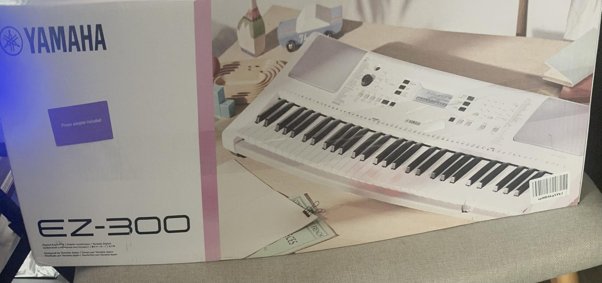Yamaha EZ300 61-Key Portable Keyboard with Lighted Keys and PA130 Power Adapter customer photo 2