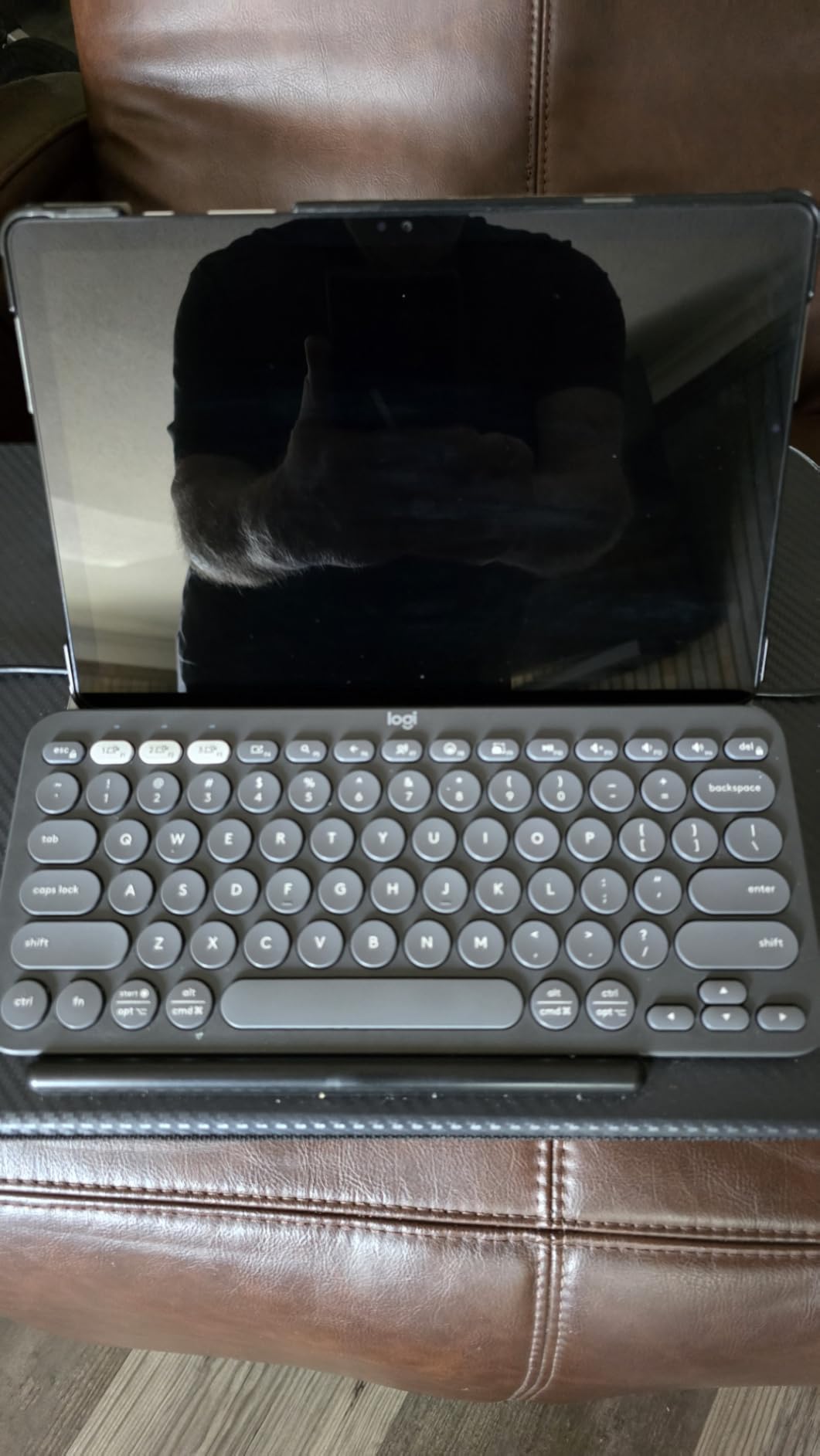 Logitech Pebble Keys 2 K380s, Multi-Device Bluetooth Wireless Keyboard with Customizable Shortcuts, Slim and Portable, Easy-Switch for Windows, macOS, iPadOS, Android, Chrome OS - Tonal Graphite customer photo 2