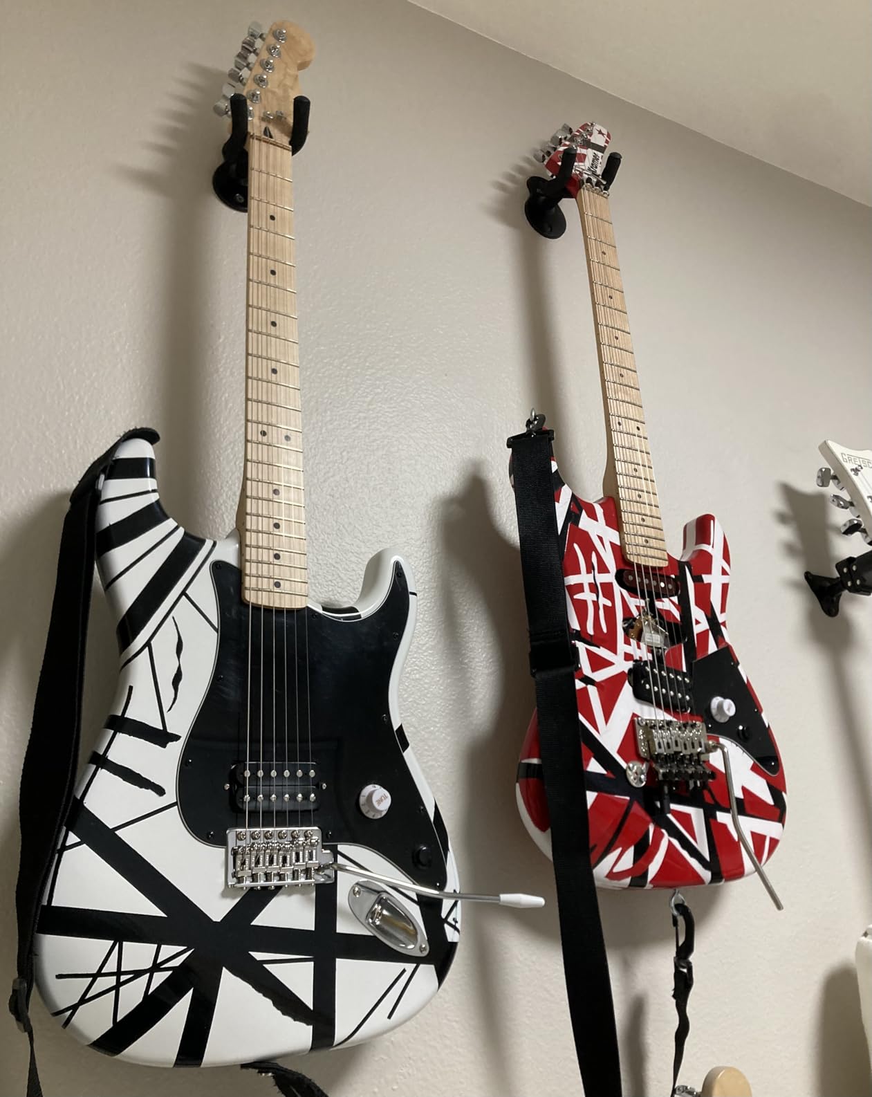 Squier Sonic Stratocaster HT H Electric Guitar, Flash Pink, Maple Fingerboard, White Pickguard customer photo 1