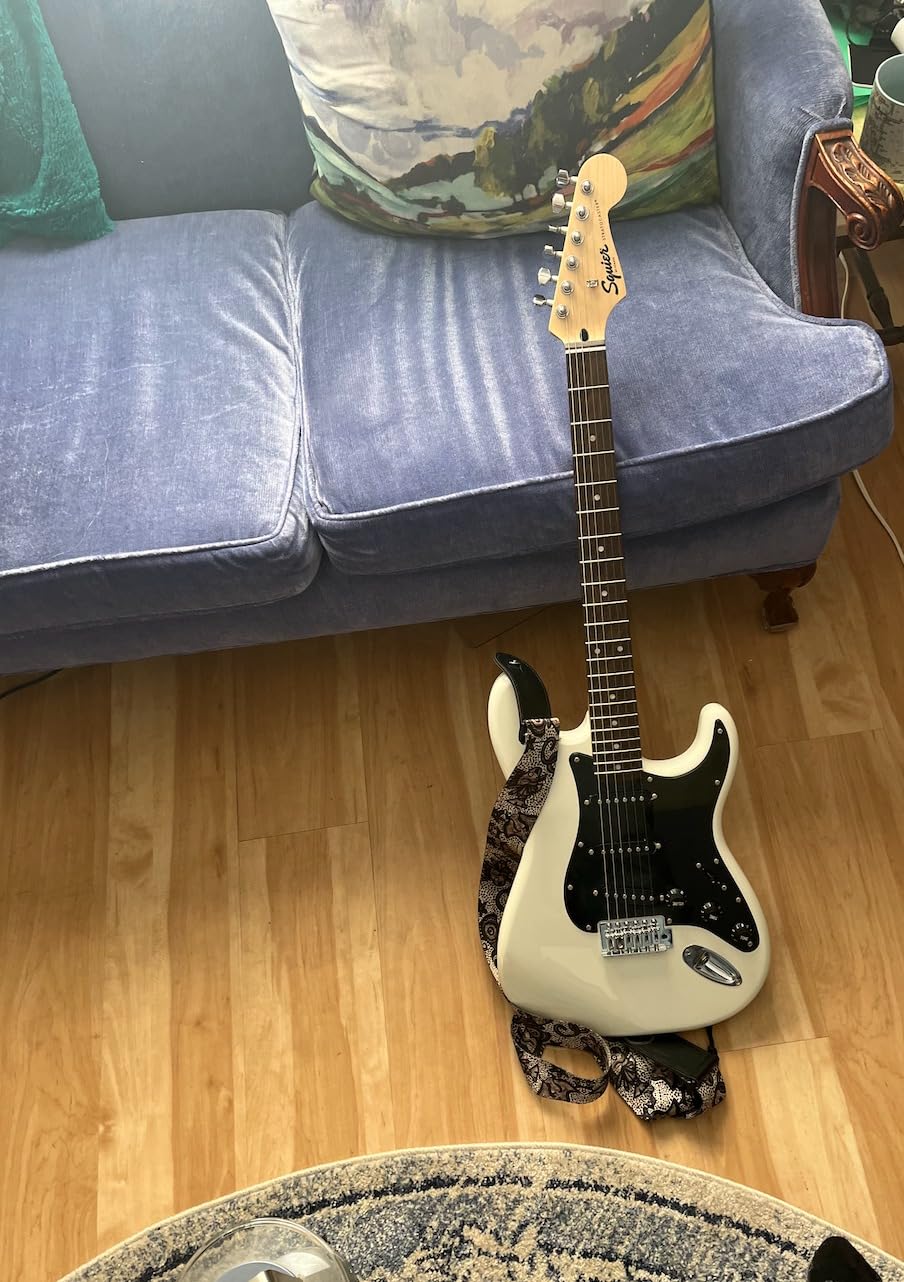 Squier Sonic Stratocaster HT H Electric Guitar, Flash Pink, Maple Fingerboard, White Pickguard customer photo 2