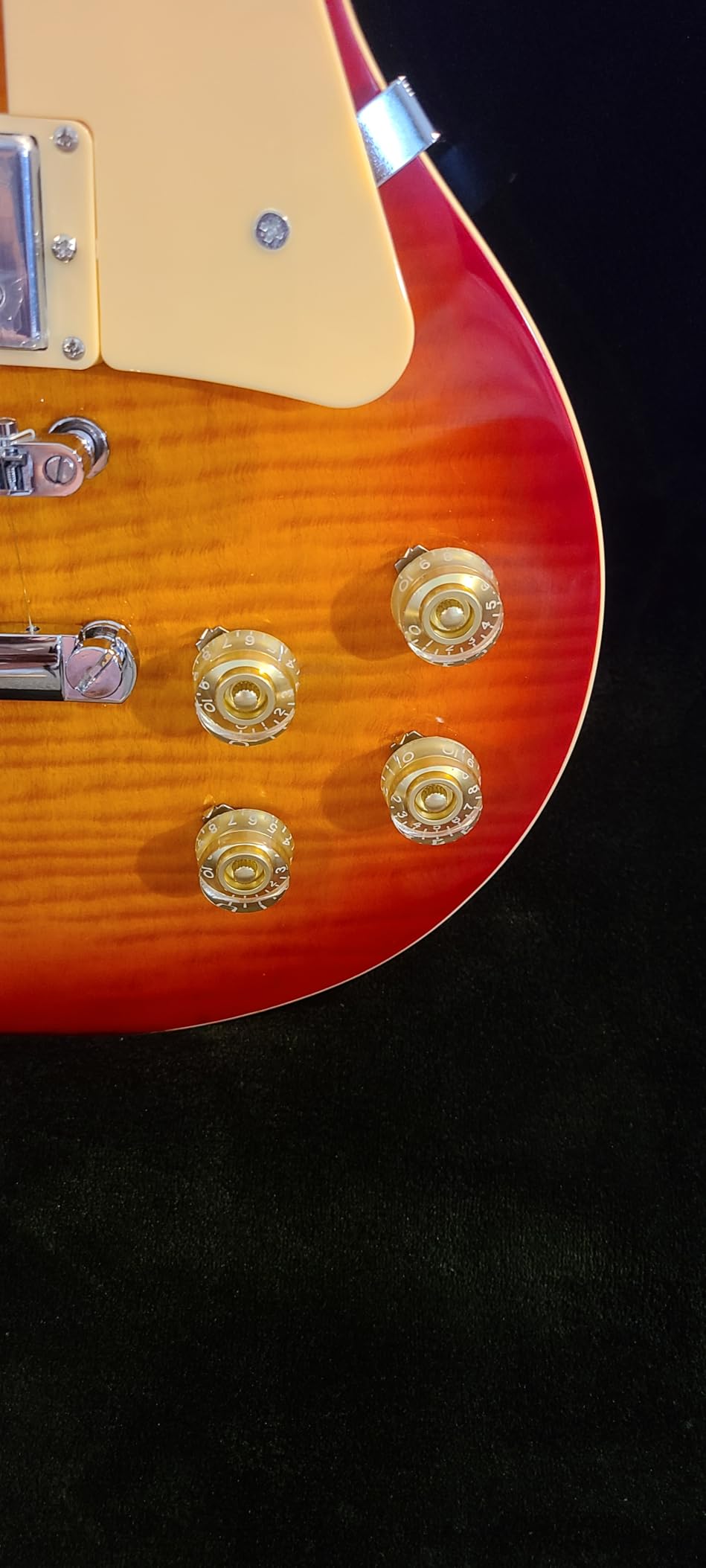 SC Series Electric Guitar - Mahogany Body, Laurel Fingerboard, Dual Humbuckers, Tune-O-Matic Bridge, C Neck, 18:1 Tuners (Cherry Sunburst) customer photo 1