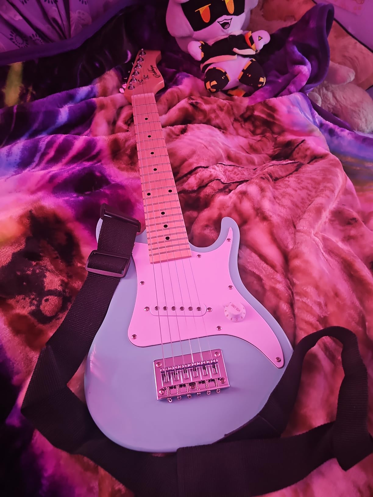 Ashthorpe 30-inch Kids Electric Guitar Beginner Kit with Amplifier (Pink), Basic Starter Package w/Gig Bag, Strings, Strap, Picks customer photo 2