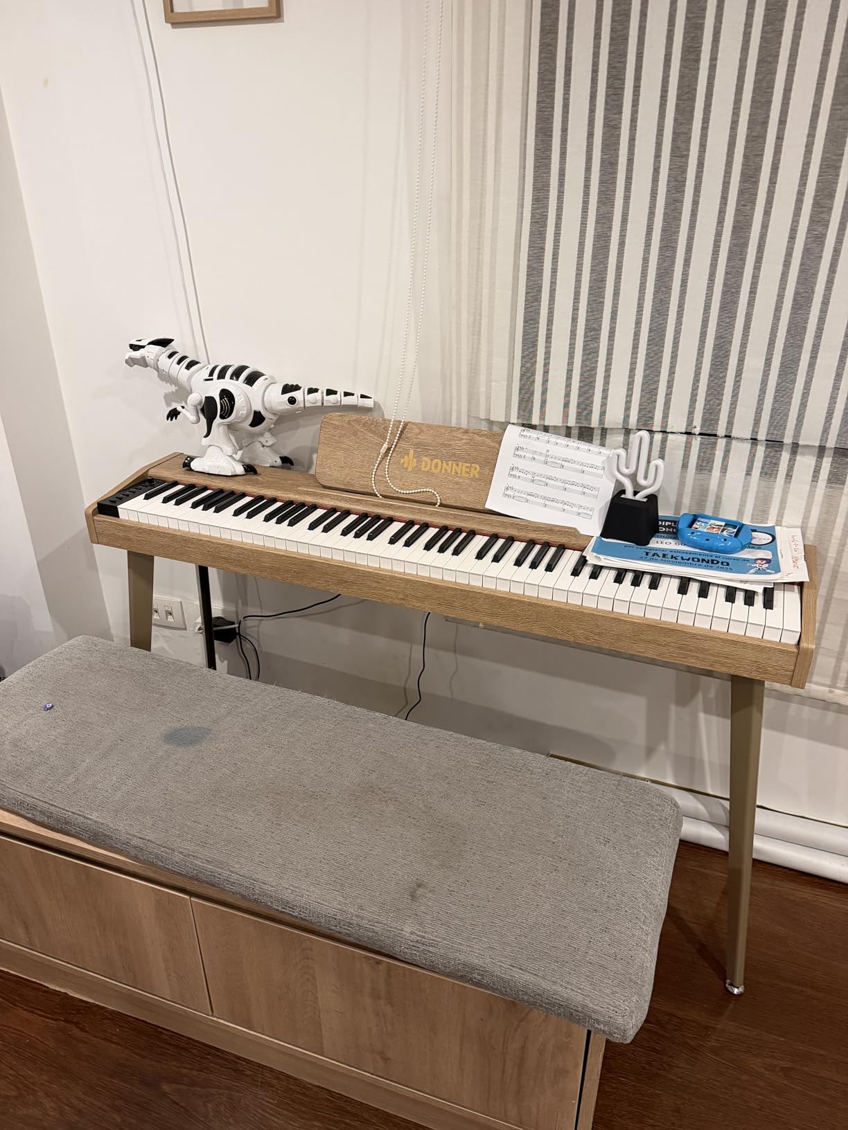 Donner OURA DDP-60 88 Key Digital Piano: Full Size Keyboard, Sensitive Touch, 8 Reverbs, Recording, 128 Voices, Includes Three Pedal, Electric Piano Keyboard for Beginners customer photo 1
