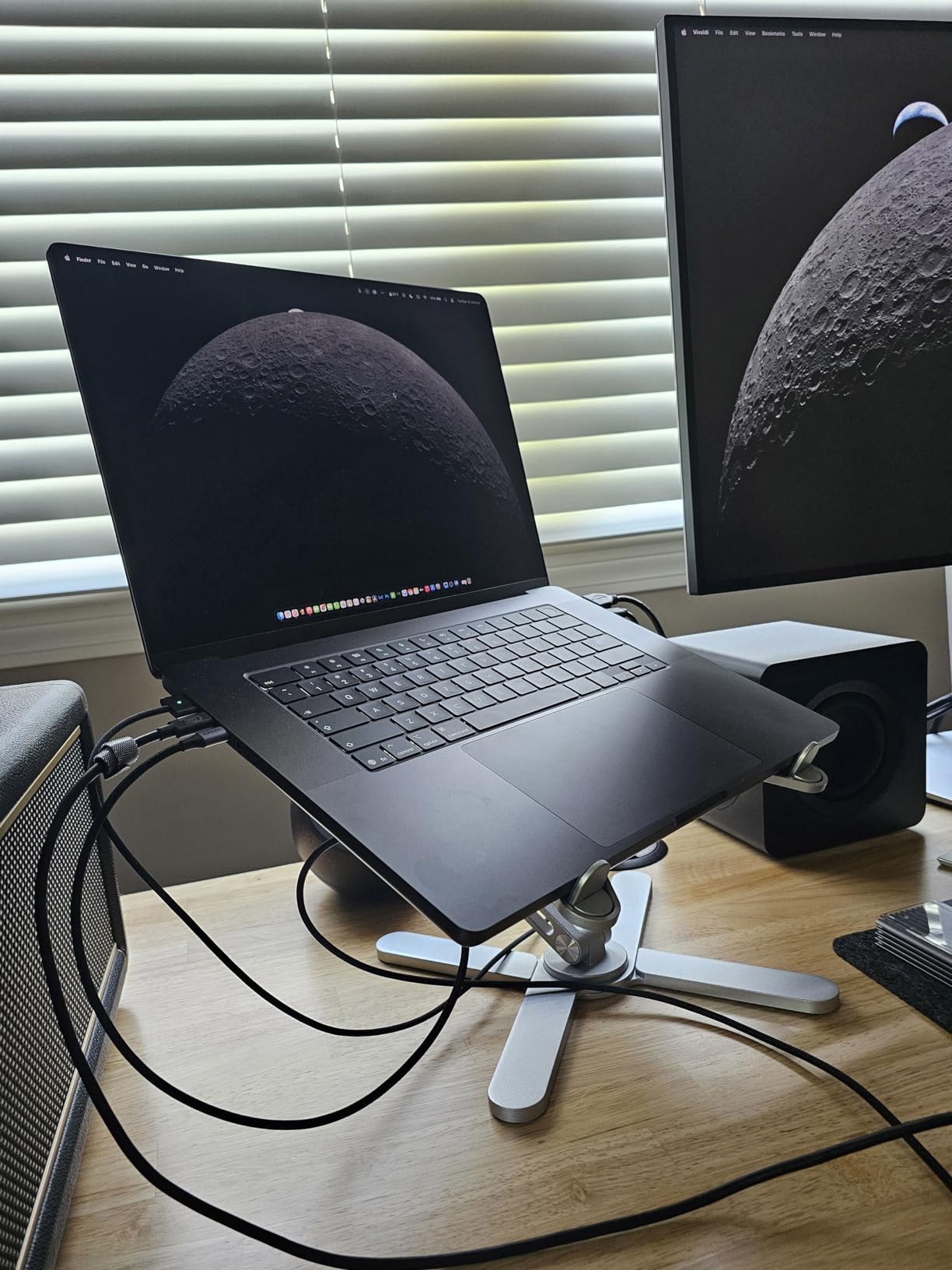 OMOTON LA10 360-degree Rotating Laptop Stand Riser for Desk, Ergonomic Foldable Computer Stand Adjustable Height Angles for Collaborative Work, Easy Storage Fit Macbooks, All Laptops up to 16 inches, Silver customer photo 1