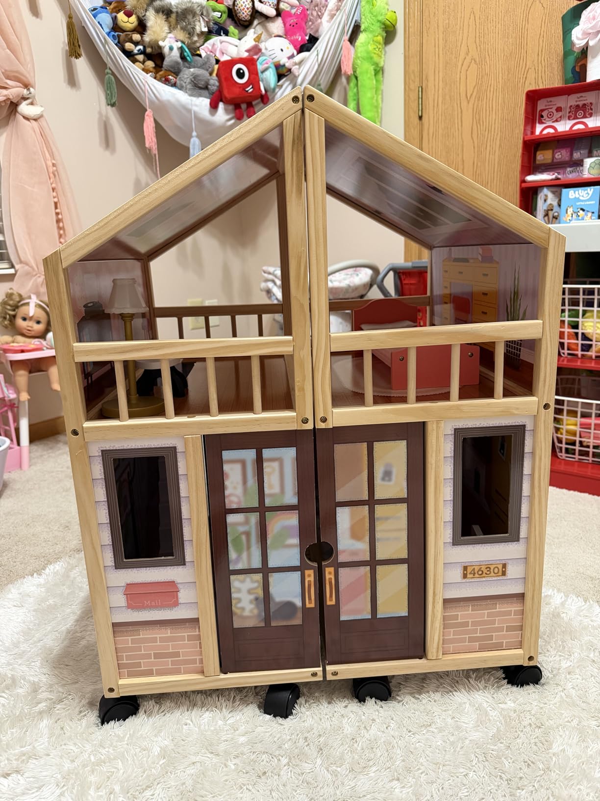 KidKraft So Darling Wooden Dollhouse on Wheels with 29 Accessories | Moveable & Storable Open & Close Doll House, Lights & Sounds, Easy Assembly, For 12