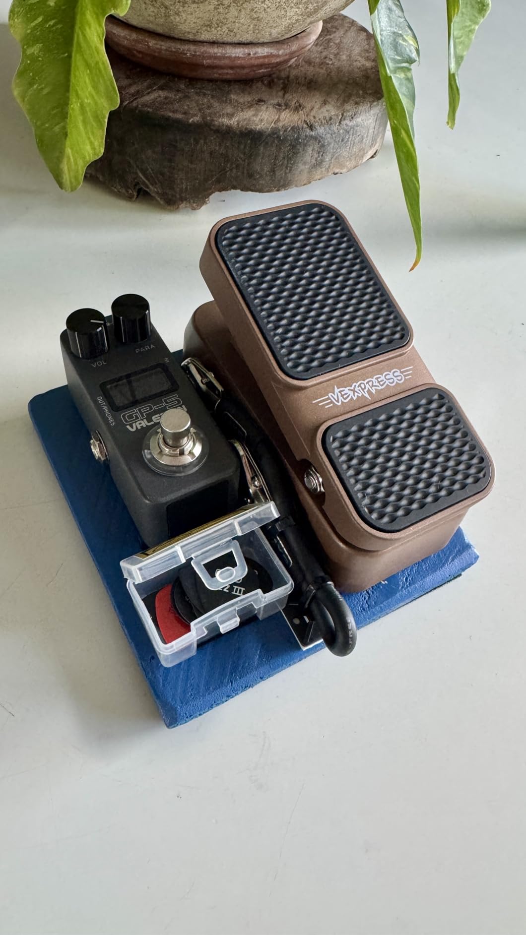 SONICAKE Volume Expression Pedal, Expression EXP & Passive Volume 2 in 1 Combo Guitar Effects Pedal, Full-size - FlipVol customer photo 2
