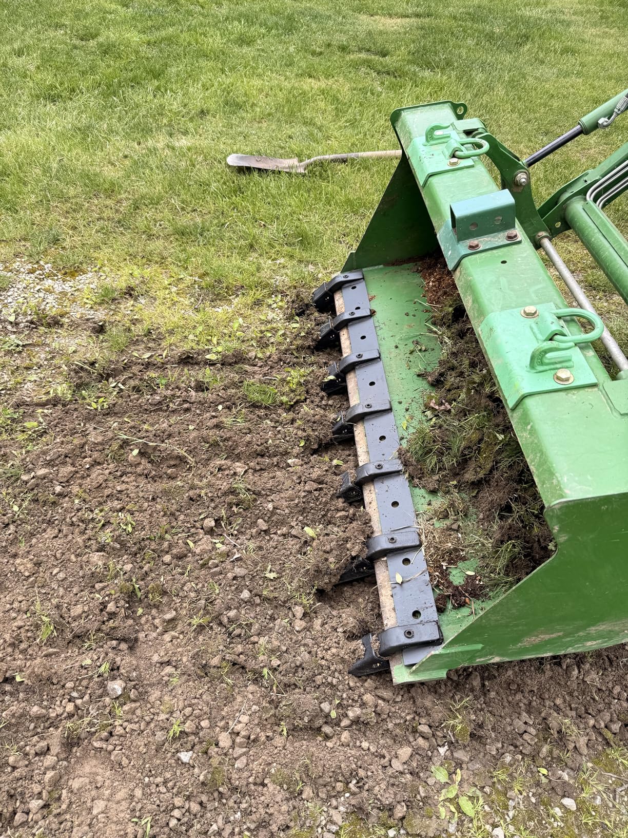 VEVOR Bucket Tooth Bar, 60'', Heavy Duty Tractor Bucket 7 Teeth Bar for Loader Tractor Skidsteer, 4560 lbs Load-Bearing Capacity Bolt On Design, for Efficient Soil Excavation and Bucket Protection customer photo 2