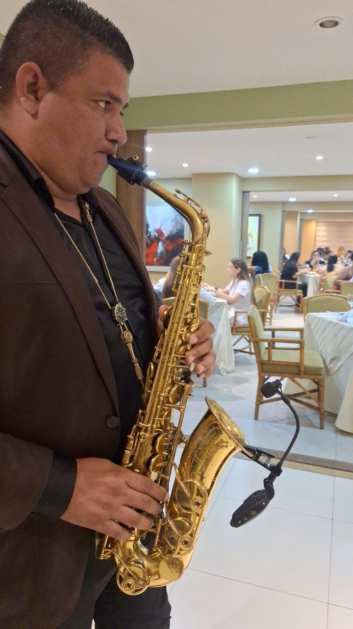 KIMAFUN 2.4G Wireless Saxophone Microphone, Clip-on Instrument Microphone, 100ft Range, Plug and Play, Wireless Transmitter & Receiver for Saxophone, French Horn, Trumpet, Trombone customer photo 2