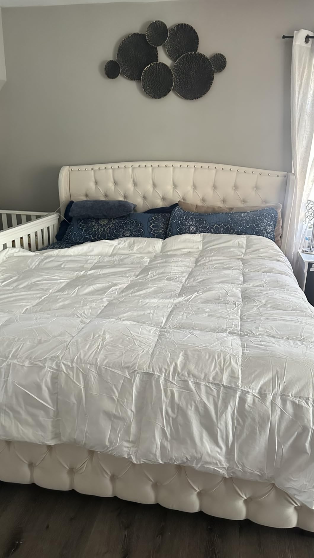 Martha Stewart Goose Feather Down Fiber Cotton Comforter Queen Size, Feather Duvet Insert Queen, Hotel Collection Hypoallergenic Comforter 58oz All Season Medium Warmth 90 x 90 Inch White customer photo 1