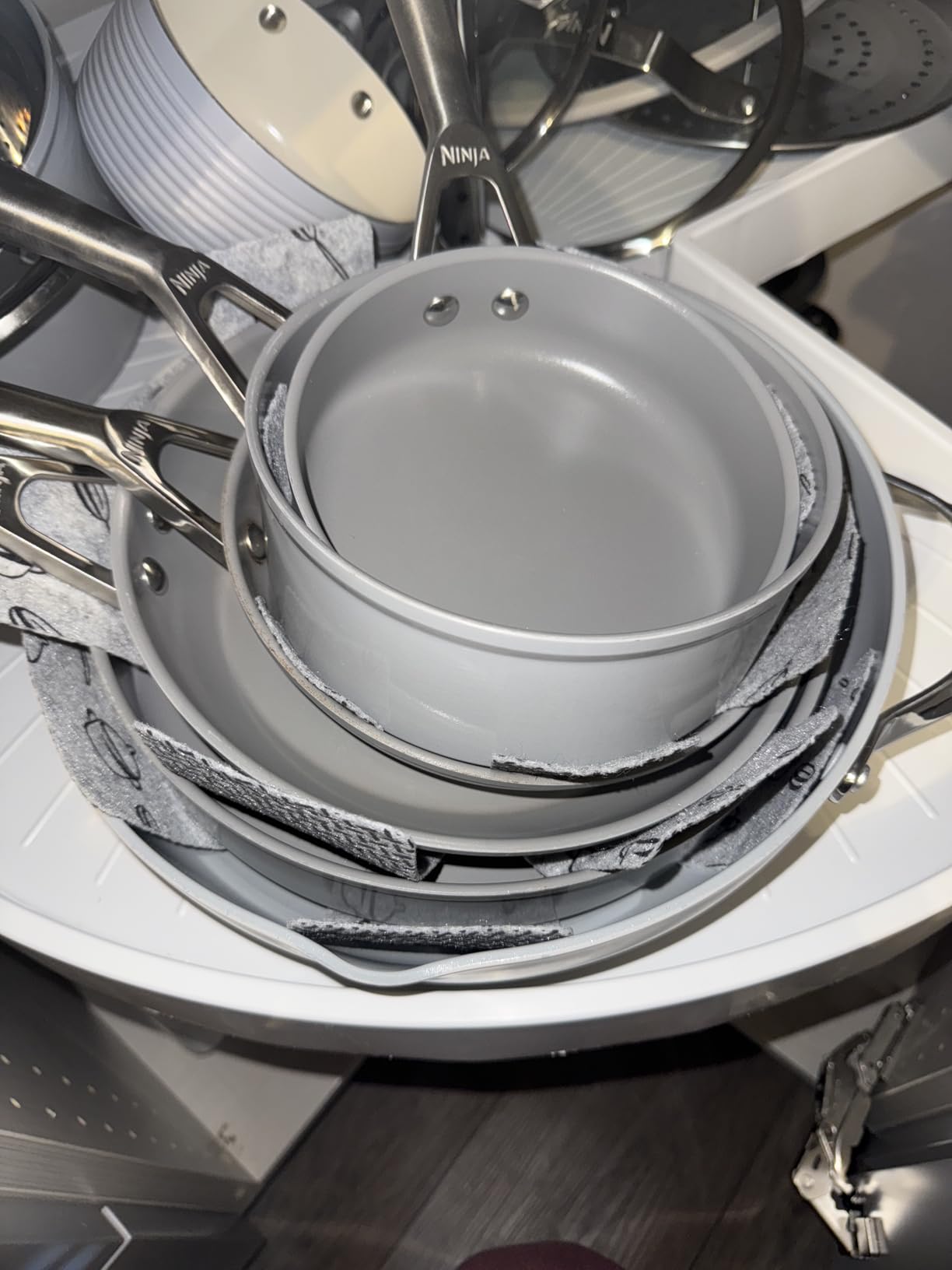 Ninja Ceramic Pro 14-Piece Cookware Set, Non-Stick Pots & Pans Set with Glass Lids, Nontoxic, PTFE Free, Ceramic Coated, Oven Safe, All Stovetops & Induction Compatible, British Racing Green CW39011GN customer photo 1