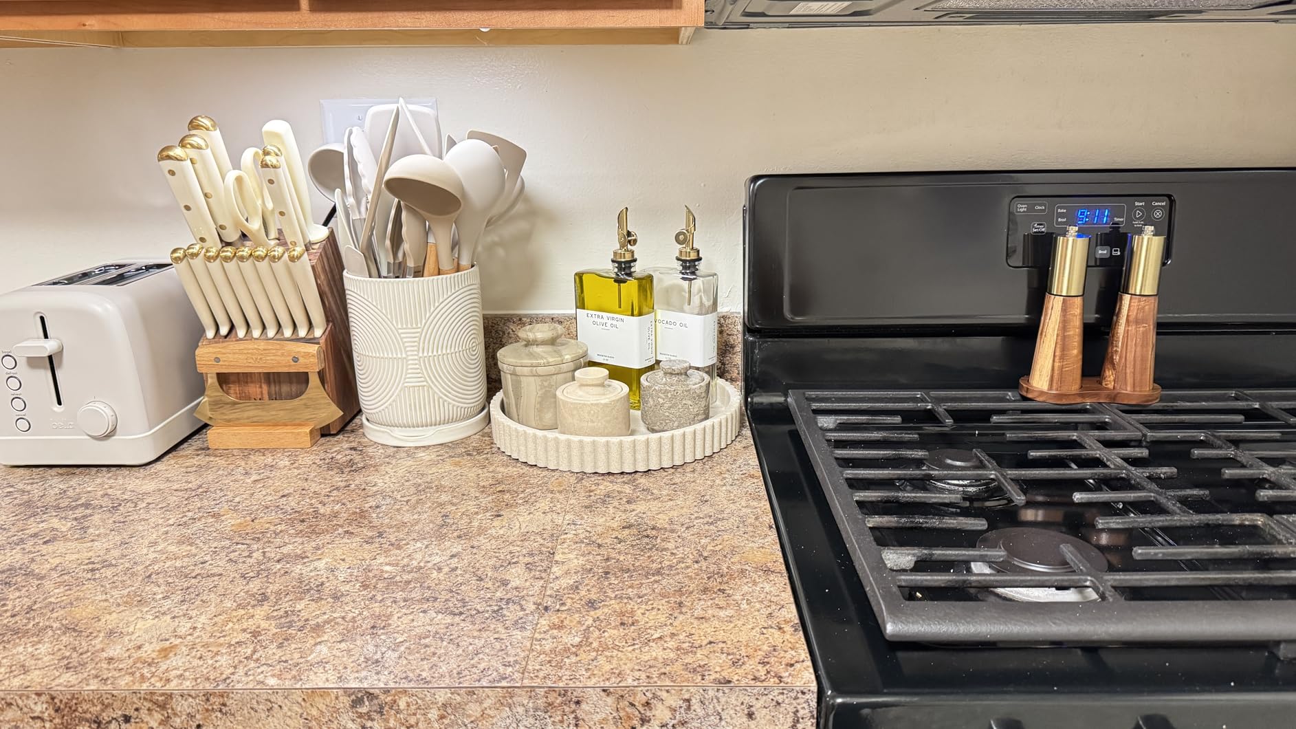 Martha Stewart Knife Block Set 16-Piece - Lockton High Carbon Stainless Steel Forged Full Tang Chef Knives, Acacia Wood Block, Triple Riveted Handles, Linen White & Gold customer photo 1