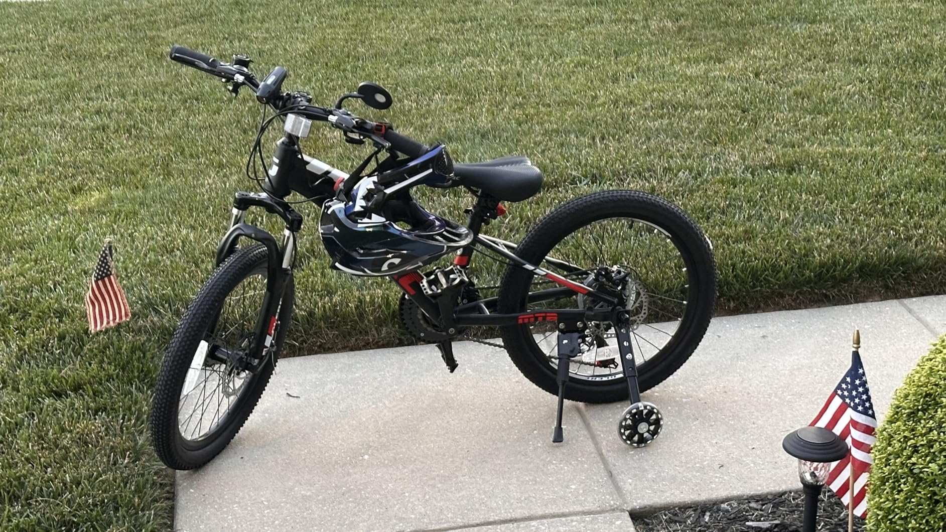 Glerc 20 24 26 Inch Kids Bike, Kids Mountain Bike for Boys and Girls Ages 6+, 21-Speed Skyline Bicycle with Front Suspension and Disc Brakes customer photo 1