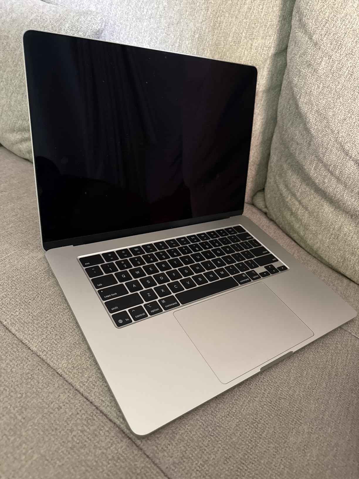 Apple 2025 MacBook Air 15-inch Laptop with M4 chip, 15.3-inch Liquid Retina Display, 24GB Unified Memory, 512GB SSD Storage, 12MP Center Stage Camera, Touch ID; Starlight customer photo 2