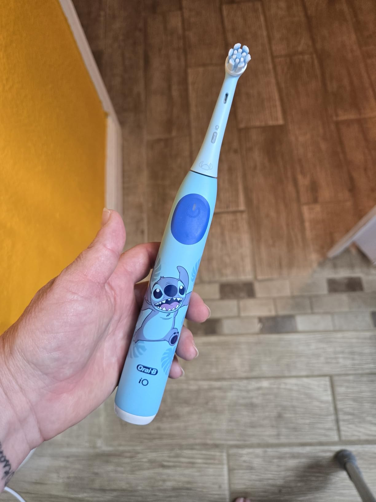 Oral-B iO Kids Rechargeable Electric Toothbrush, Stitch with 1 Brush Head - Automatic Pressure Sensor - 3 Cleaning Settings - 2 Min Music Timer - 28 Day Battery Life customer photo 2