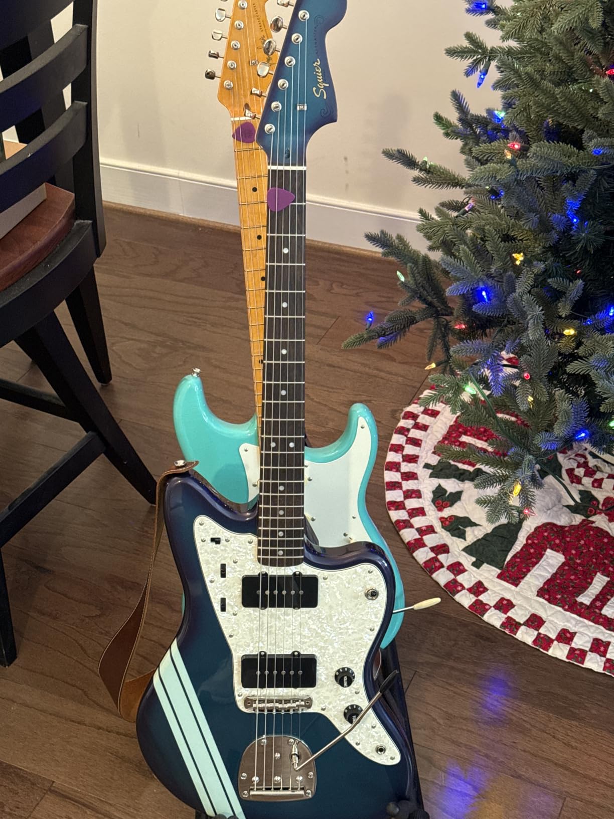 Squier FSR Classic Vibe '60s Jazzmaster Laurel Fingerboard Competition Burgundy Electric Guitar (Right-Handed) customer photo 1