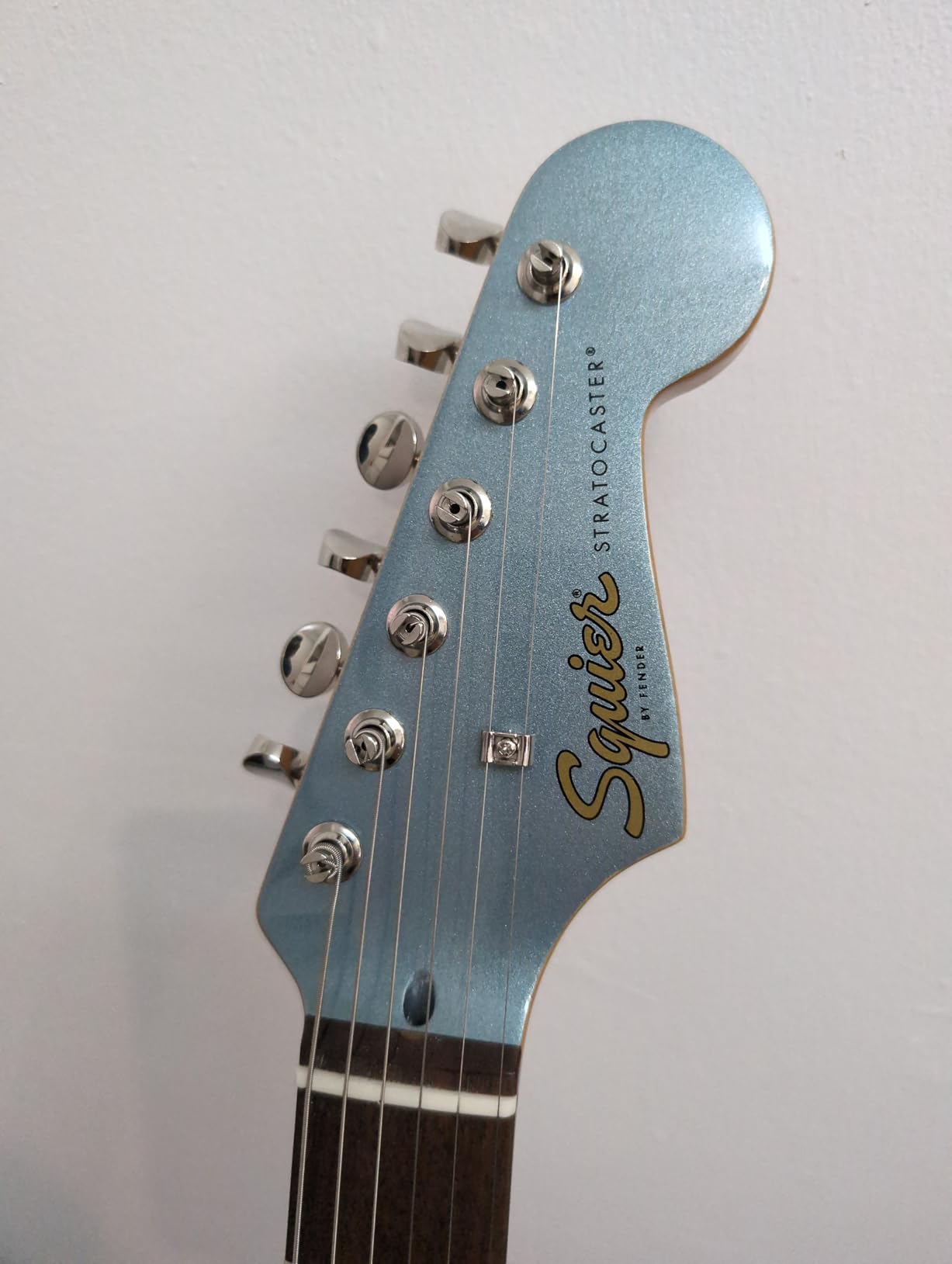 Limited Edition Classic Vibe '60s Stratocaster HSS 6-String Right-Handed Electric Guitar with Poplar Body, Maple Neck, and Indian Laurel Fingerboard (Ice Blue Metallic) customer photo 1
