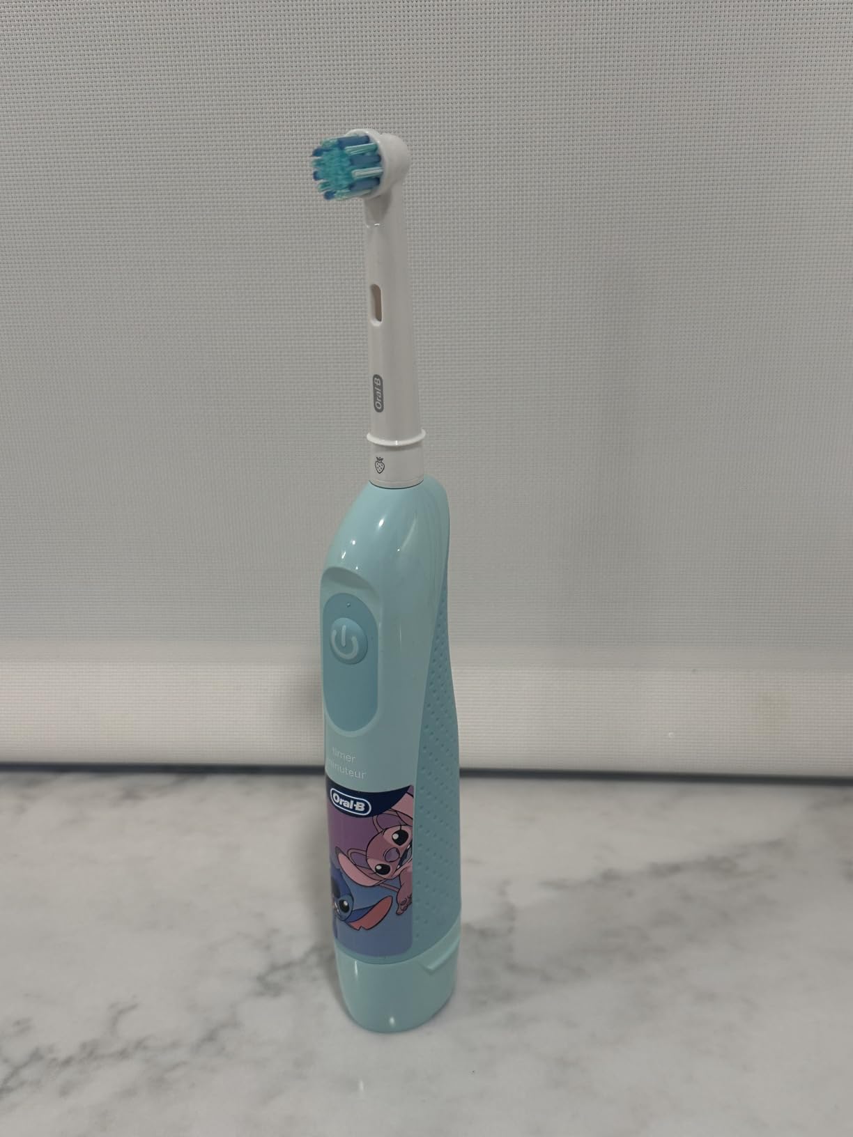 Oral-B Kid's Electric Battery Powered Toothbrush, Featuring Extra Soft Color Changing Bristles, for Ages 3+ customer photo 1