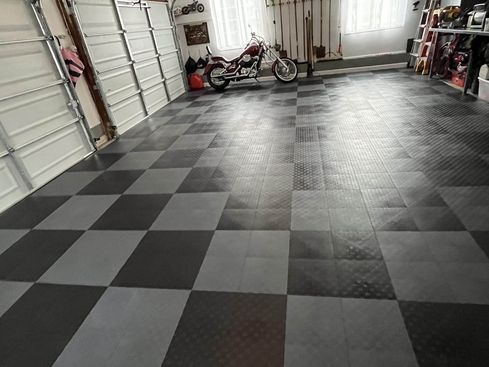 VEVOR Garage Floor Tiles 20.2 x 20.2 x 0.2 inch, Interlocking Diamond Plate Slip-Resistant Texture, for Garages, Warehouse, Tool Room, Black, 16 Pack customer photo 2