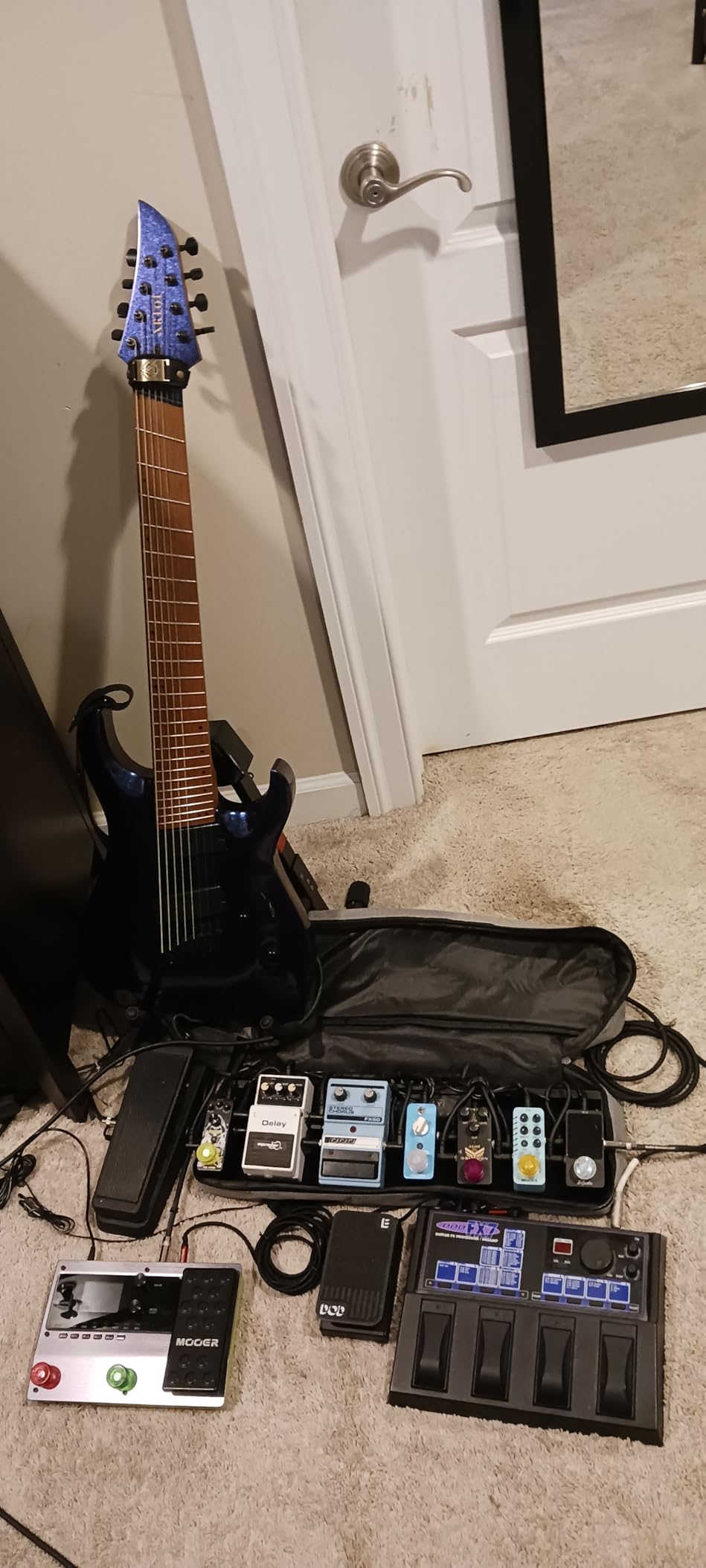 AKLOT Multi-Scale 7-String Electric Guitar: Roasted Maple Neck with String-Through Bridge, Okoume Body, HH Pickup, Gig Bag, Strap, String Mute, Distortion Pedal (XRN-7 TB) customer photo 2