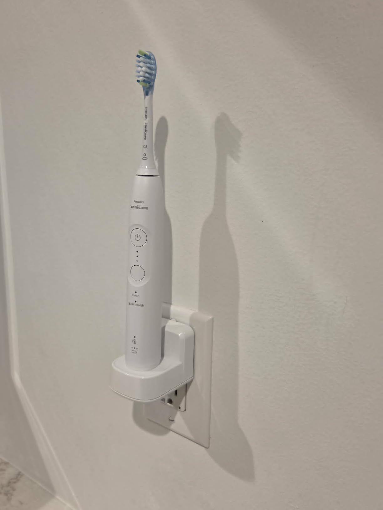 Philips Sonicare 5950 Series Electric Toothbrush, with Pressure Sensor, for Sensitive Gums, 6 Brushing Settings, SmarTimer, BrushPacer, 21-Day Runtime, Travel Case, Black, HX7131/03 customer photo 1